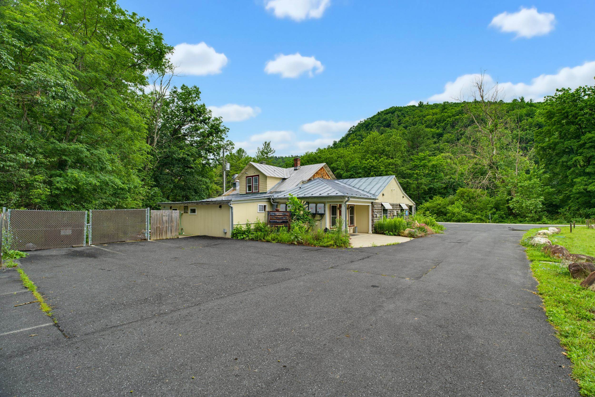 2175 HANKEY MOUNTAIN HWY, CHURCHVILLE, Virginia 24421, 3 Bedrooms Bedrooms, ,1 BathroomBathrooms,Residential,2175 HANKEY MOUNTAIN HWY,680994 MLS # 680994 2175 HANKEY MOUNTAIN HWY, CHURCHVILLE, Virginia 24421, 3 Bedrooms Bedrooms, ,1 BathroomBathrooms,Residential,2175 HANKEY MOUNTAIN HWY,680994 MLS # 680994