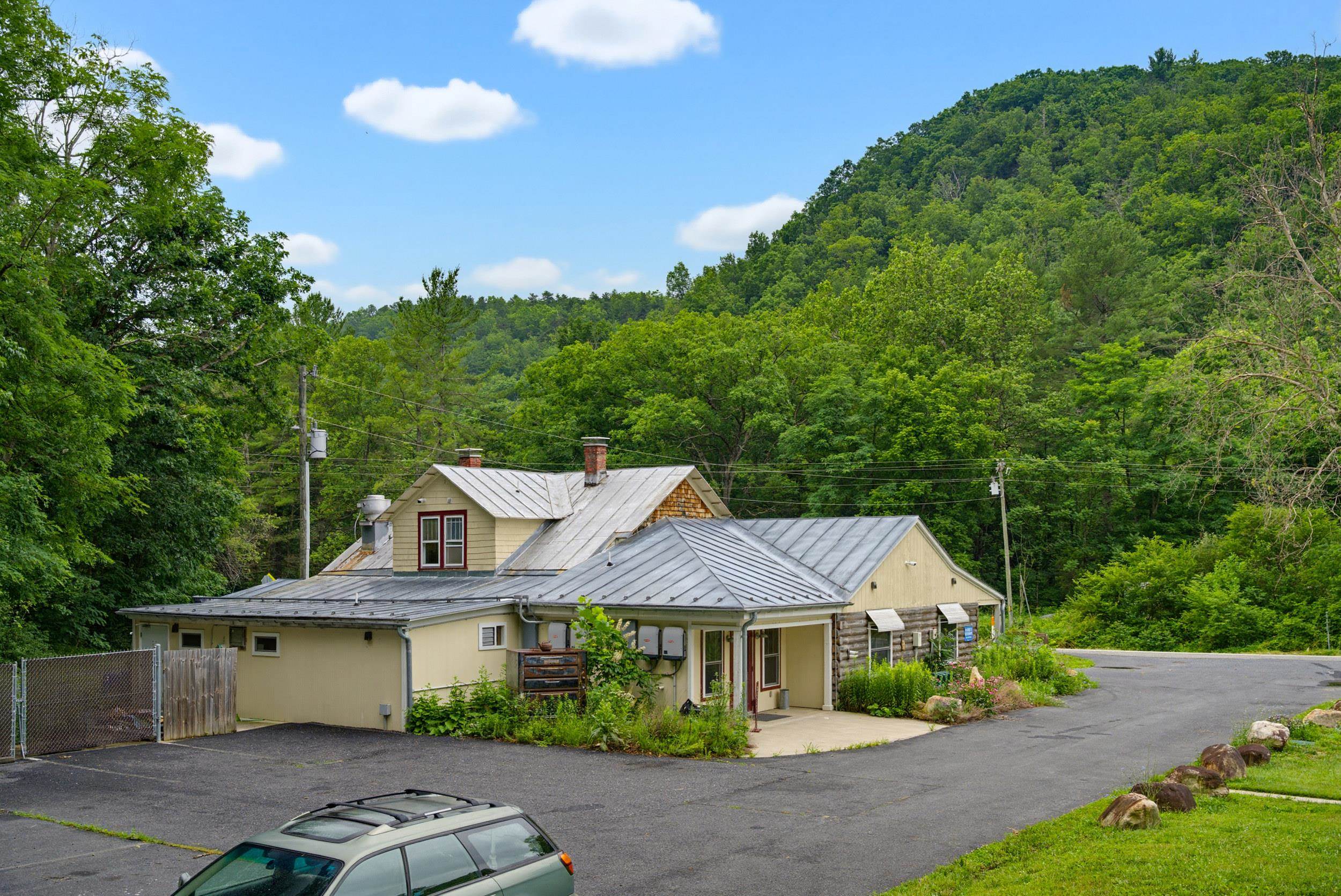 2175 HANKEY MOUNTAIN HWY, CHURCHVILLE, Virginia 24421, 3 Bedrooms Bedrooms, ,1 BathroomBathrooms,Residential,2175 HANKEY MOUNTAIN HWY,680994 MLS # 680994 2175 HANKEY MOUNTAIN HWY, CHURCHVILLE, Virginia 24421, 3 Bedrooms Bedrooms, ,1 BathroomBathrooms,Residential,2175 HANKEY MOUNTAIN HWY,680994 MLS # 680994