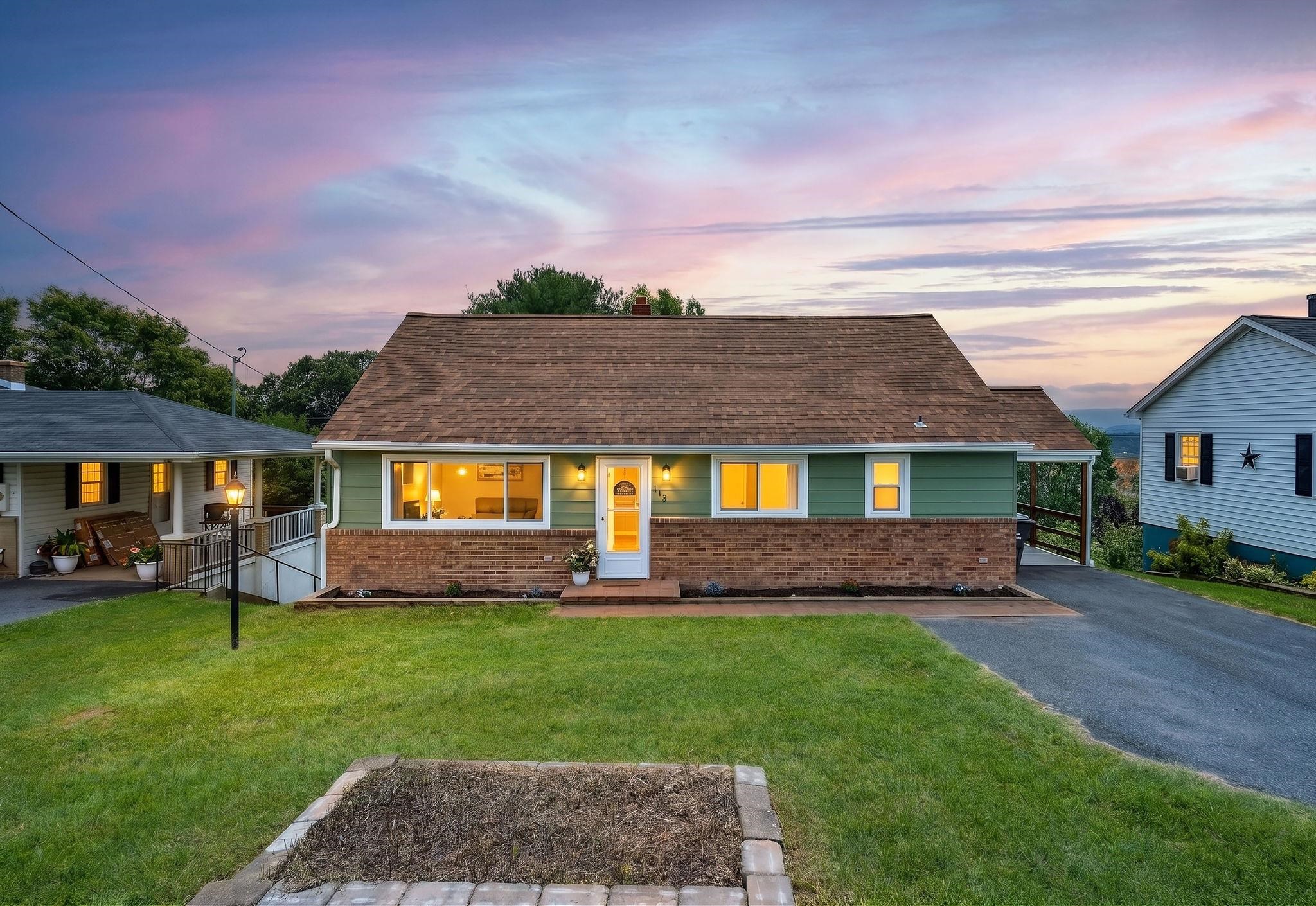 372 FRONTIER DR, STAUNTON, Virginia 24401, 3 Bedrooms Bedrooms, ,1 BathroomBathrooms,Residential,372 FRONTIER DR,680997 MLS # 680997 372 FRONTIER DR, STAUNTON, Virginia 24401, 3 Bedrooms Bedrooms, ,1 BathroomBathrooms,Residential,372 FRONTIER DR,680997 MLS # 680997