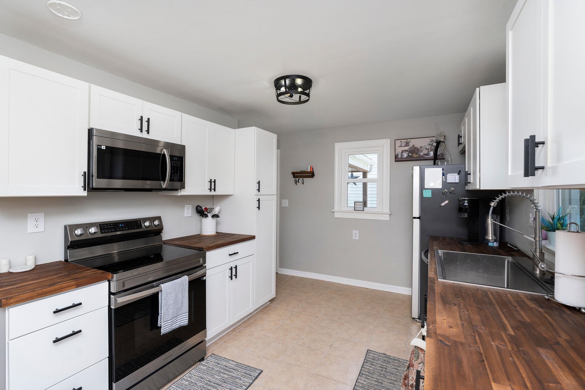 372 FRONTIER DR, STAUNTON, Virginia 24401, 3 Bedrooms Bedrooms, ,1 BathroomBathrooms,Residential,372 FRONTIER DR,680997 MLS # 680997 372 FRONTIER DR, STAUNTON, Virginia 24401, 3 Bedrooms Bedrooms, ,1 BathroomBathrooms,Residential,372 FRONTIER DR,680997 MLS # 680997