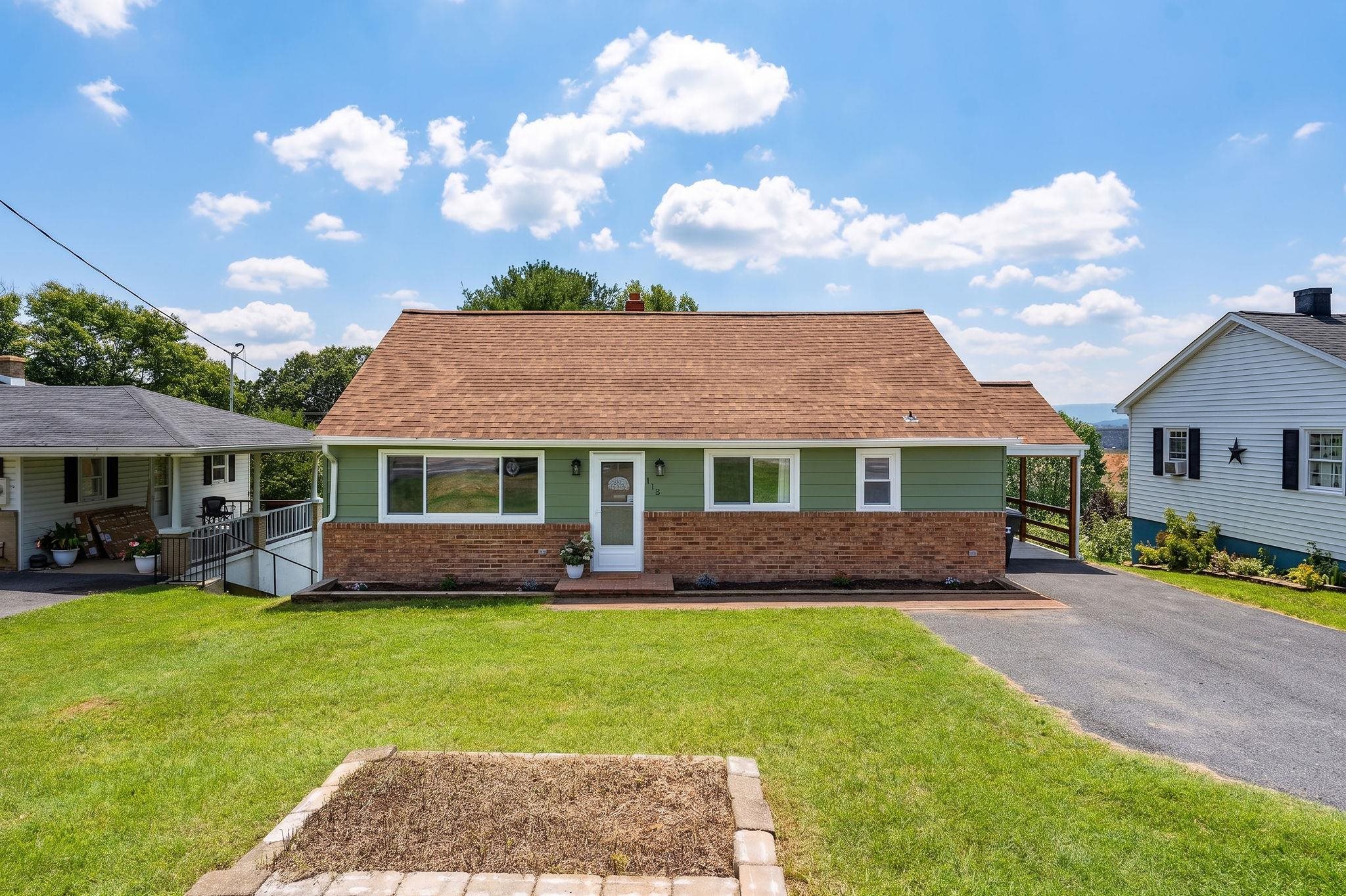 372 FRONTIER DR, STAUNTON, Virginia 24401, 3 Bedrooms Bedrooms, ,1 BathroomBathrooms,Residential,372 FRONTIER DR,680997 MLS # 680997 372 FRONTIER DR, STAUNTON, Virginia 24401, 3 Bedrooms Bedrooms, ,1 BathroomBathrooms,Residential,372 FRONTIER DR,680997 MLS # 680997
