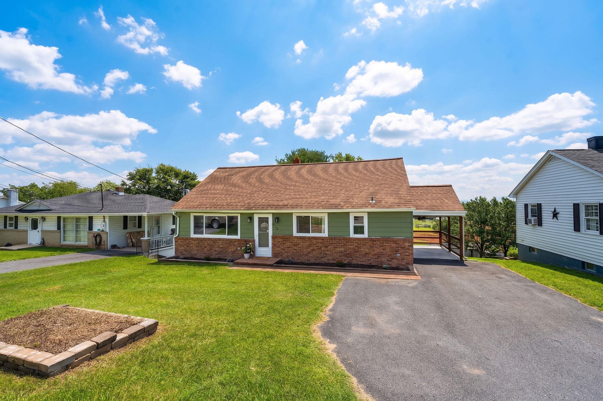 372 FRONTIER DR, STAUNTON, Virginia 24401, 3 Bedrooms Bedrooms, ,1 BathroomBathrooms,Residential,372 FRONTIER DR,680997 MLS # 680997 372 FRONTIER DR, STAUNTON, Virginia 24401, 3 Bedrooms Bedrooms, ,1 BathroomBathrooms,Residential,372 FRONTIER DR,680997 MLS # 680997