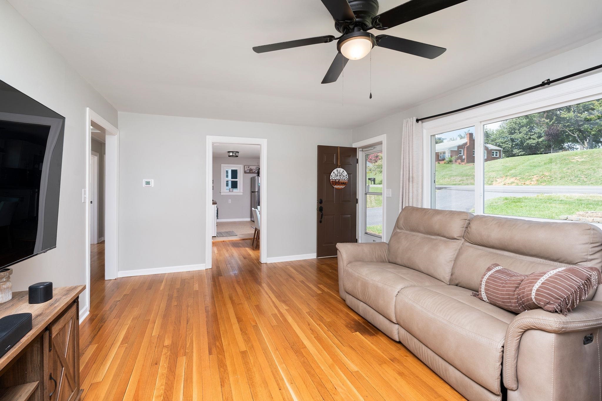 372 FRONTIER DR, STAUNTON, Virginia 24401, 3 Bedrooms Bedrooms, ,1 BathroomBathrooms,Residential,372 FRONTIER DR,680997 MLS # 680997 372 FRONTIER DR, STAUNTON, Virginia 24401, 3 Bedrooms Bedrooms, ,1 BathroomBathrooms,Residential,372 FRONTIER DR,680997 MLS # 680997