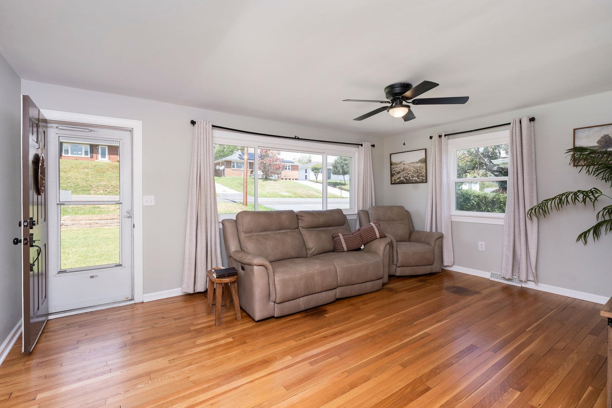 372 FRONTIER DR, STAUNTON, Virginia 24401, 3 Bedrooms Bedrooms, ,1 BathroomBathrooms,Residential,372 FRONTIER DR,680997 MLS # 680997 372 FRONTIER DR, STAUNTON, Virginia 24401, 3 Bedrooms Bedrooms, ,1 BathroomBathrooms,Residential,372 FRONTIER DR,680997 MLS # 680997
