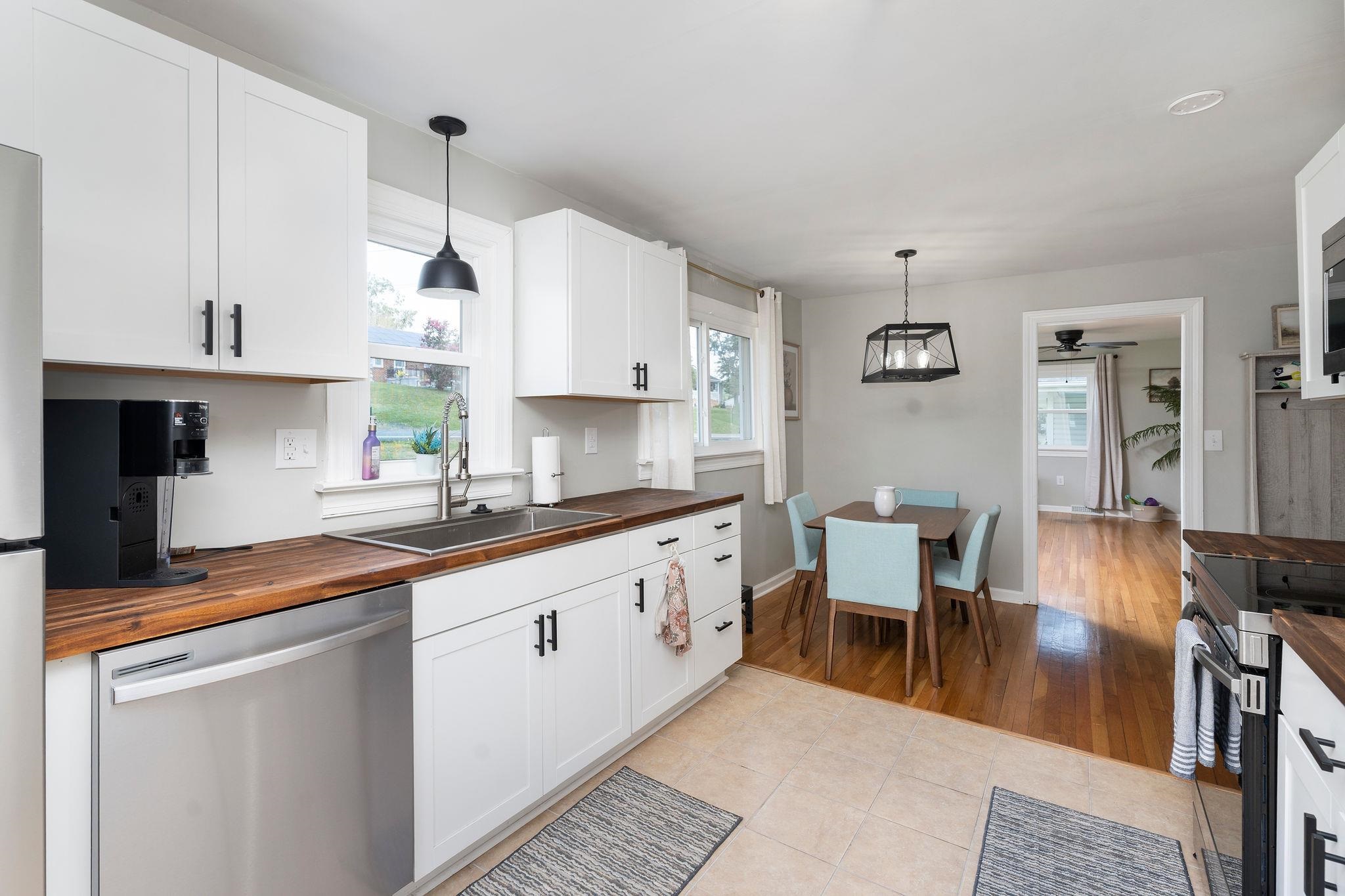 372 FRONTIER DR, STAUNTON, Virginia 24401, 3 Bedrooms Bedrooms, ,1 BathroomBathrooms,Residential,372 FRONTIER DR,680997 MLS # 680997 372 FRONTIER DR, STAUNTON, Virginia 24401, 3 Bedrooms Bedrooms, ,1 BathroomBathrooms,Residential,372 FRONTIER DR,680997 MLS # 680997