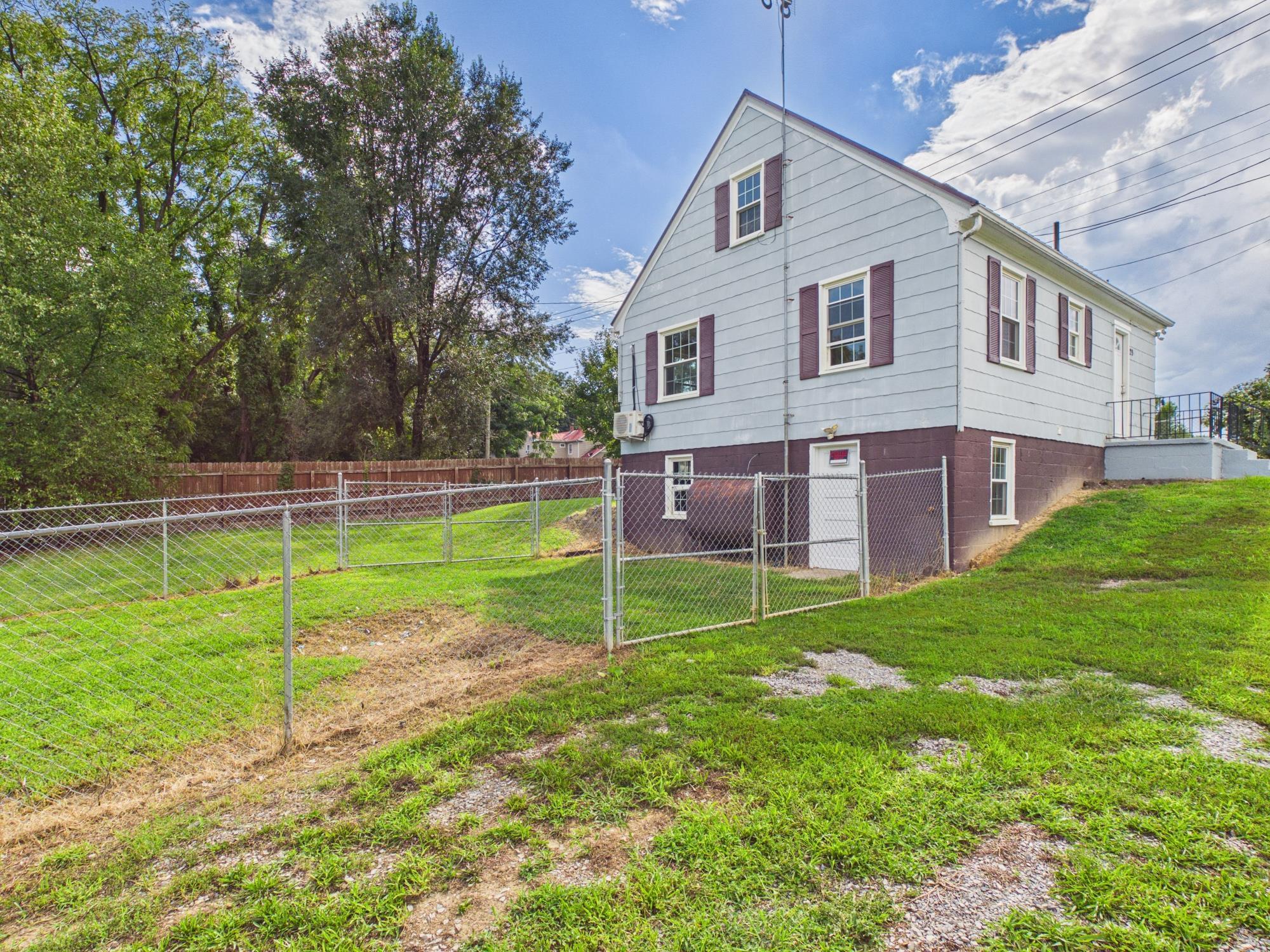 229 ANTHONY ST, STAUNTON, Virginia 24401, ,Commercial,229 ANTHONY ST,681007 MLS # 681007