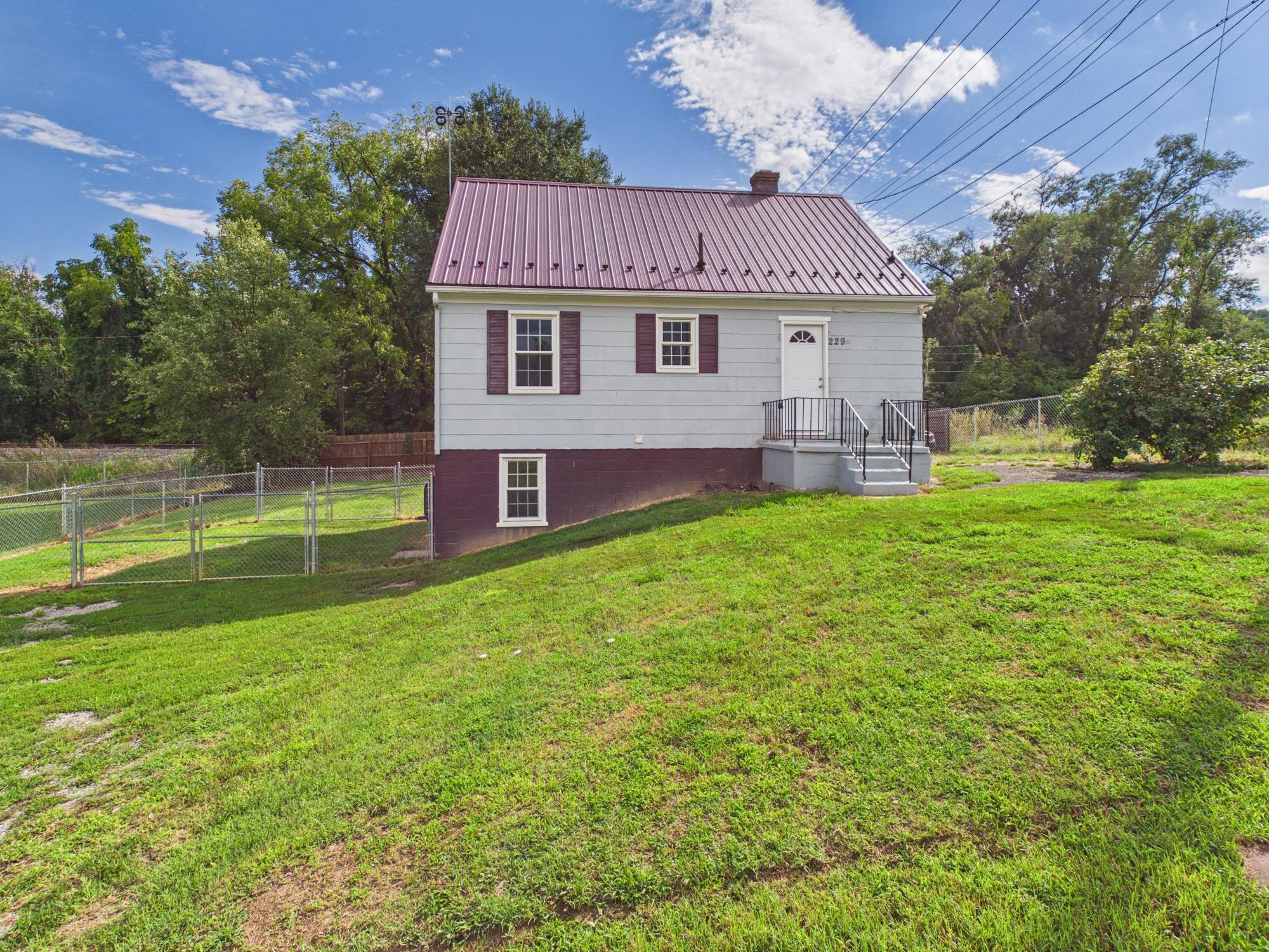 229 ANTHONY ST, STAUNTON, Virginia 24401, ,Commercial,229 ANTHONY ST,681007 MLS # 681007