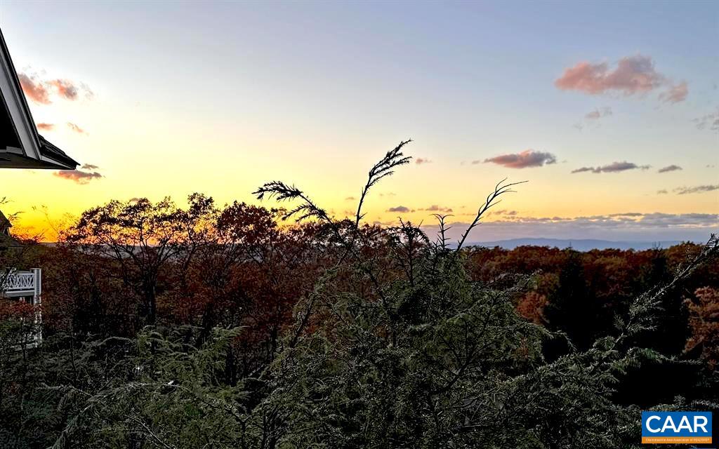 15 SHENANDOAH RIDGE CT, WINTERGREEN RESORT, Virginia 22967, 5 Bedrooms Bedrooms, ,4 BathroomsBathrooms,Residential,15 SHENANDOAH RIDGE CT,681012 MLS # 681012