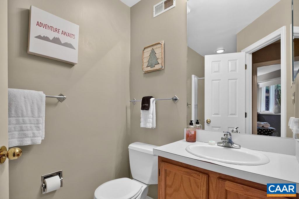 Full bathroom for the two guest bedrooms on the second floor.