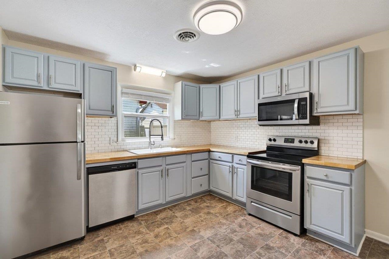 28 ARDMORE ST, VERONA, Virginia 24482, 3 Bedrooms Bedrooms, ,1 BathroomBathrooms,Residential,28 ARDMORE ST,681015 MLS # 681015 28 ARDMORE ST, VERONA, Virginia 24482, 3 Bedrooms Bedrooms, ,1 BathroomBathrooms,Residential,28 ARDMORE ST,681015 MLS # 681015