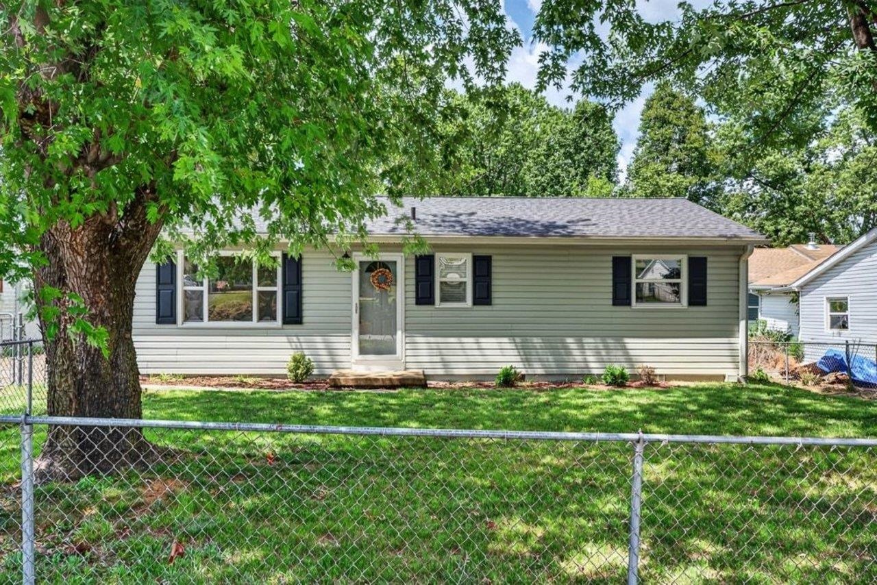 28 ARDMORE ST, VERONA, Virginia 24482, 3 Bedrooms Bedrooms, ,1 BathroomBathrooms,Residential,28 ARDMORE ST,681015 MLS # 681015 28 ARDMORE ST, VERONA, Virginia 24482, 3 Bedrooms Bedrooms, ,1 BathroomBathrooms,Residential,28 ARDMORE ST,681015 MLS # 681015