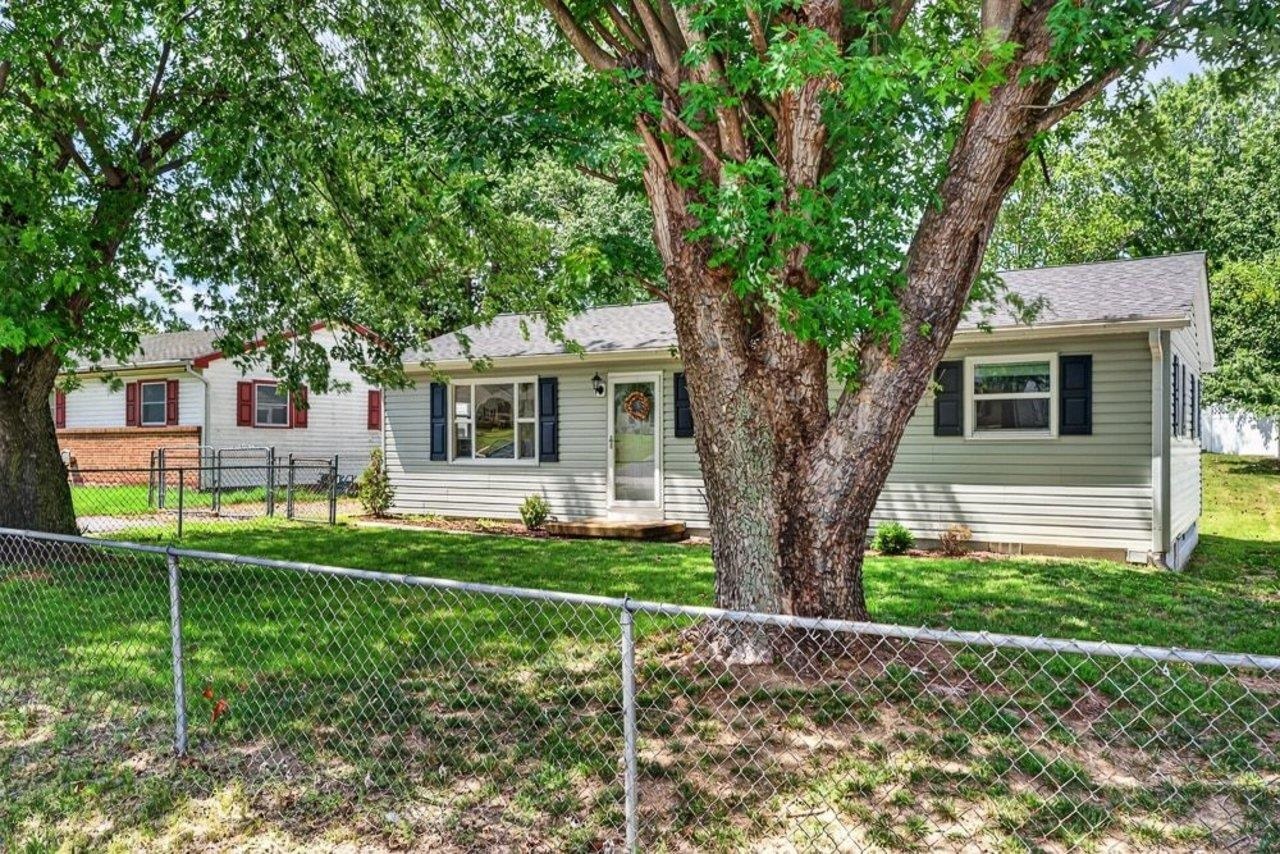 28 ARDMORE ST, VERONA, Virginia 24482, 3 Bedrooms Bedrooms, ,1 BathroomBathrooms,Residential,28 ARDMORE ST,681015 MLS # 681015 28 ARDMORE ST, VERONA, Virginia 24482, 3 Bedrooms Bedrooms, ,1 BathroomBathrooms,Residential,28 ARDMORE ST,681015 MLS # 681015