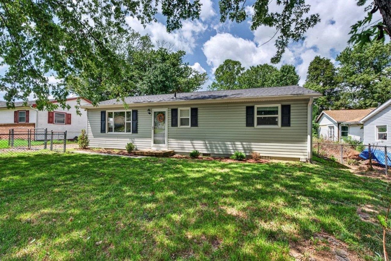 28 ARDMORE ST, VERONA, Virginia 24482, 3 Bedrooms Bedrooms, ,1 BathroomBathrooms,Residential,28 ARDMORE ST,681015 MLS # 681015 28 ARDMORE ST, VERONA, Virginia 24482, 3 Bedrooms Bedrooms, ,1 BathroomBathrooms,Residential,28 ARDMORE ST,681015 MLS # 681015
