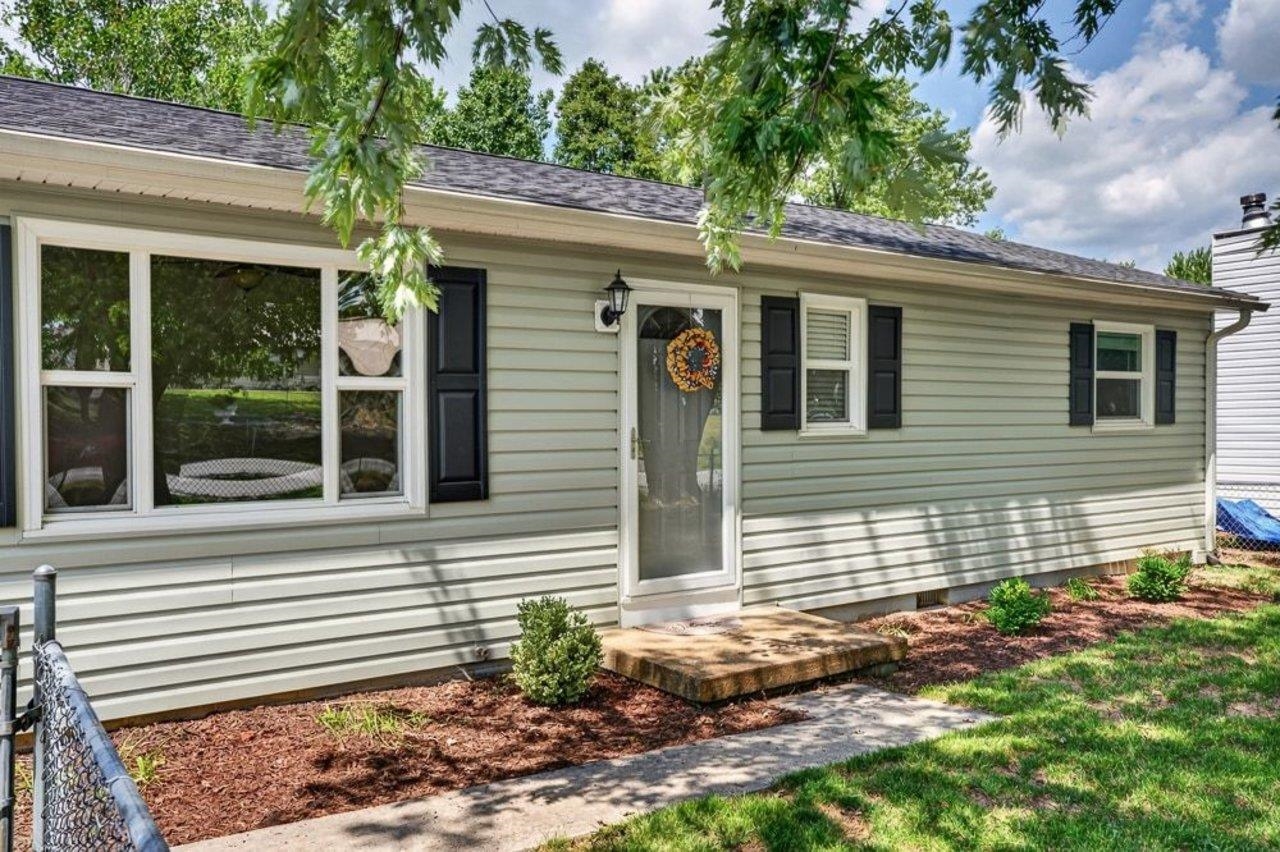 28 ARDMORE ST, VERONA, Virginia 24482, 3 Bedrooms Bedrooms, ,1 BathroomBathrooms,Residential,28 ARDMORE ST,681015 MLS # 681015 28 ARDMORE ST, VERONA, Virginia 24482, 3 Bedrooms Bedrooms, ,1 BathroomBathrooms,Residential,28 ARDMORE ST,681015 MLS # 681015