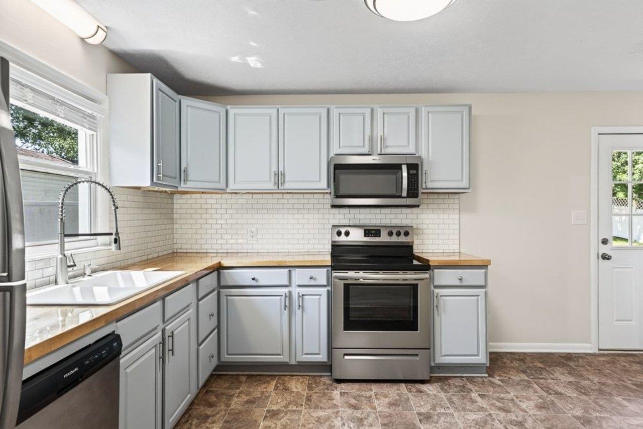 28 ARDMORE ST, VERONA, Virginia 24482, 3 Bedrooms Bedrooms, ,1 BathroomBathrooms,Residential,28 ARDMORE ST,681015 MLS # 681015 28 ARDMORE ST, VERONA, Virginia 24482, 3 Bedrooms Bedrooms, ,1 BathroomBathrooms,Residential,28 ARDMORE ST,681015 MLS # 681015