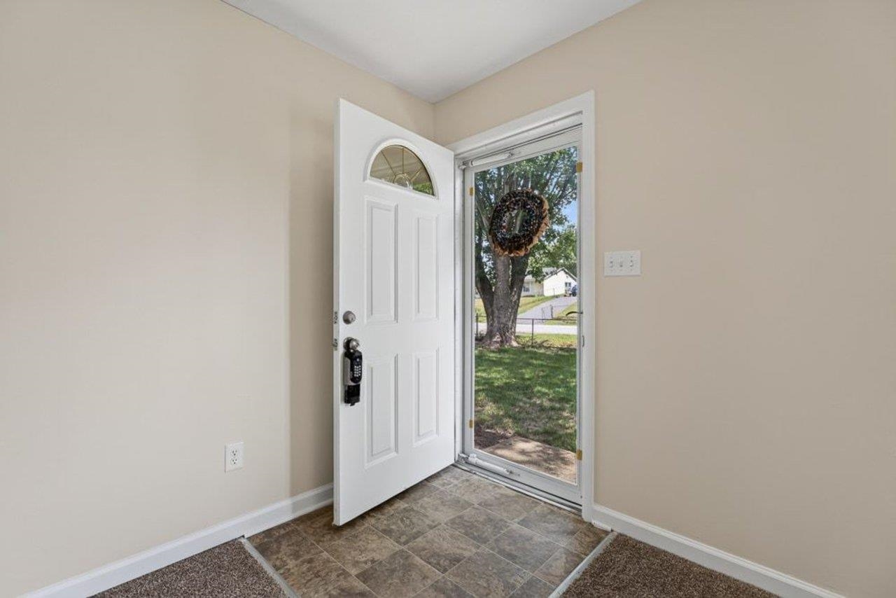 28 ARDMORE ST, VERONA, Virginia 24482, 3 Bedrooms Bedrooms, ,1 BathroomBathrooms,Residential,28 ARDMORE ST,681015 MLS # 681015 28 ARDMORE ST, VERONA, Virginia 24482, 3 Bedrooms Bedrooms, ,1 BathroomBathrooms,Residential,28 ARDMORE ST,681015 MLS # 681015