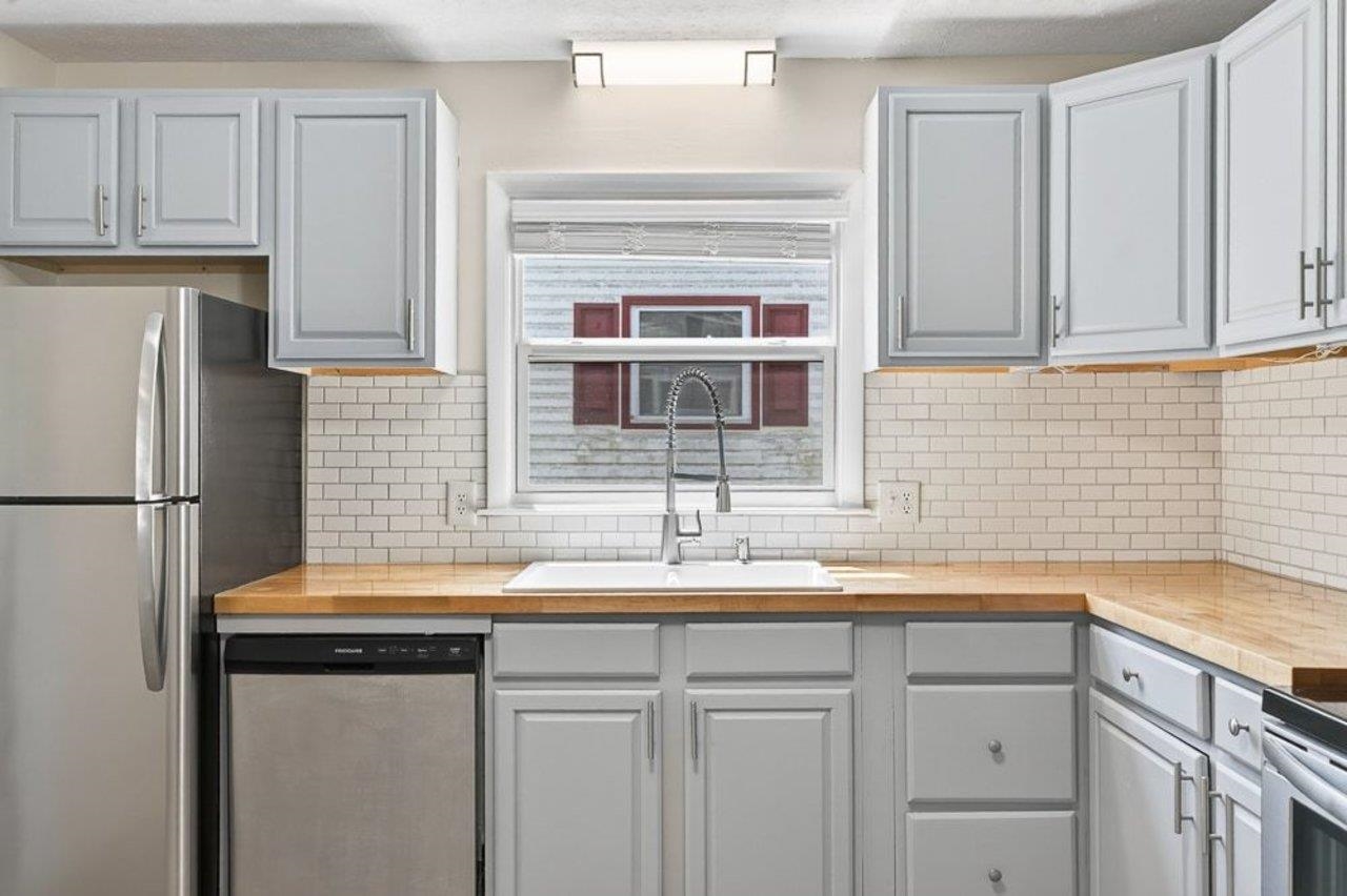 28 ARDMORE ST, VERONA, Virginia 24482, 3 Bedrooms Bedrooms, ,1 BathroomBathrooms,Residential,28 ARDMORE ST,681015 MLS # 681015 28 ARDMORE ST, VERONA, Virginia 24482, 3 Bedrooms Bedrooms, ,1 BathroomBathrooms,Residential,28 ARDMORE ST,681015 MLS # 681015