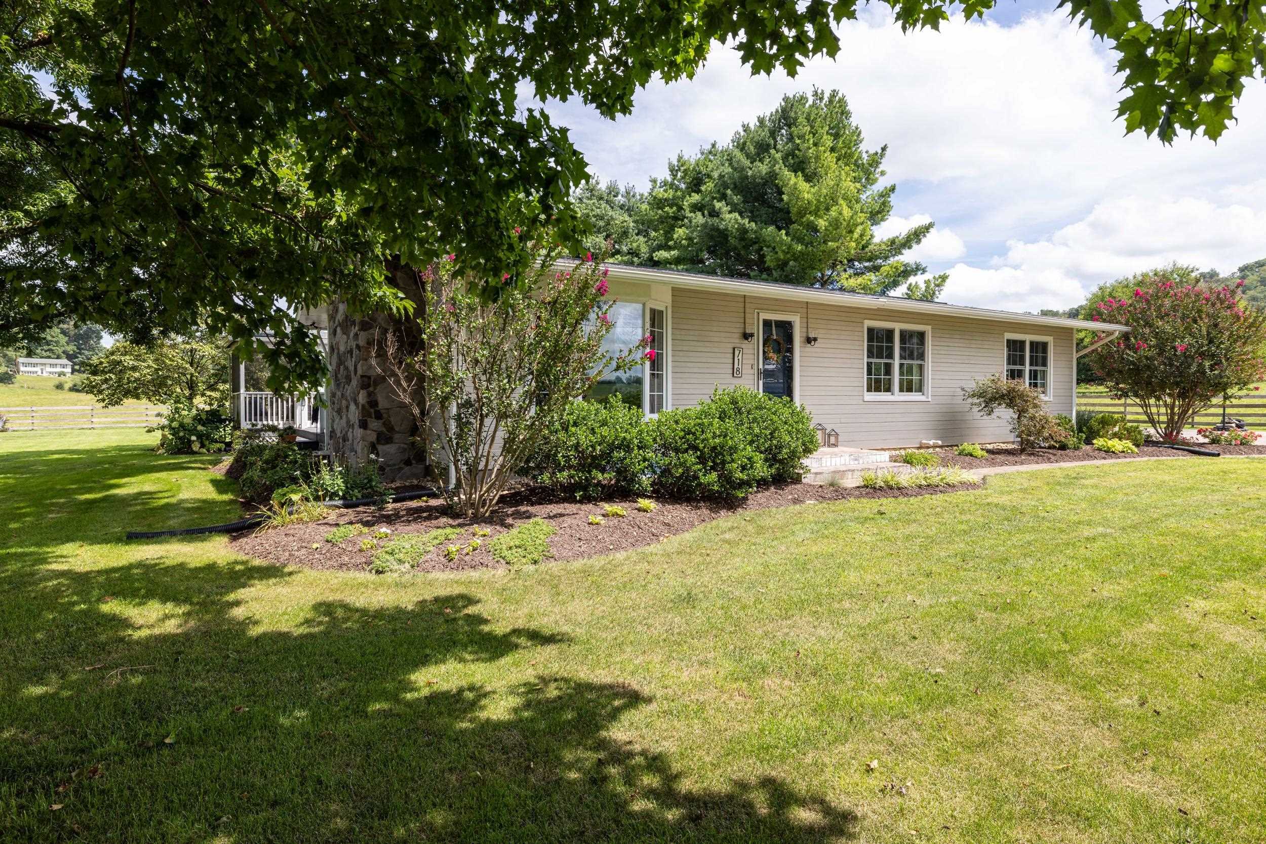 718 WEAVER RD, ROCKINGHAM, Virginia 22802, 4 Bedrooms Bedrooms, ,2 BathroomsBathrooms,Residential,718 WEAVER RD,681016 MLS # 681016