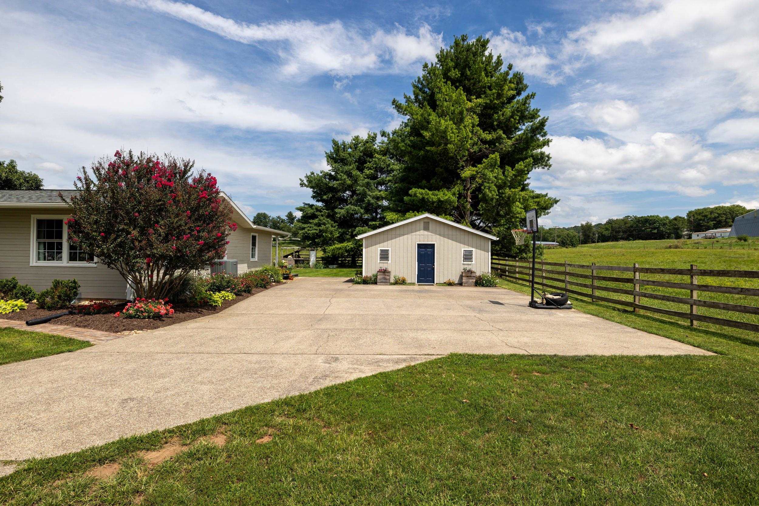 718 WEAVER RD, ROCKINGHAM, Virginia 22802, 4 Bedrooms Bedrooms, ,2 BathroomsBathrooms,Residential,718 WEAVER RD,681016 MLS # 681016