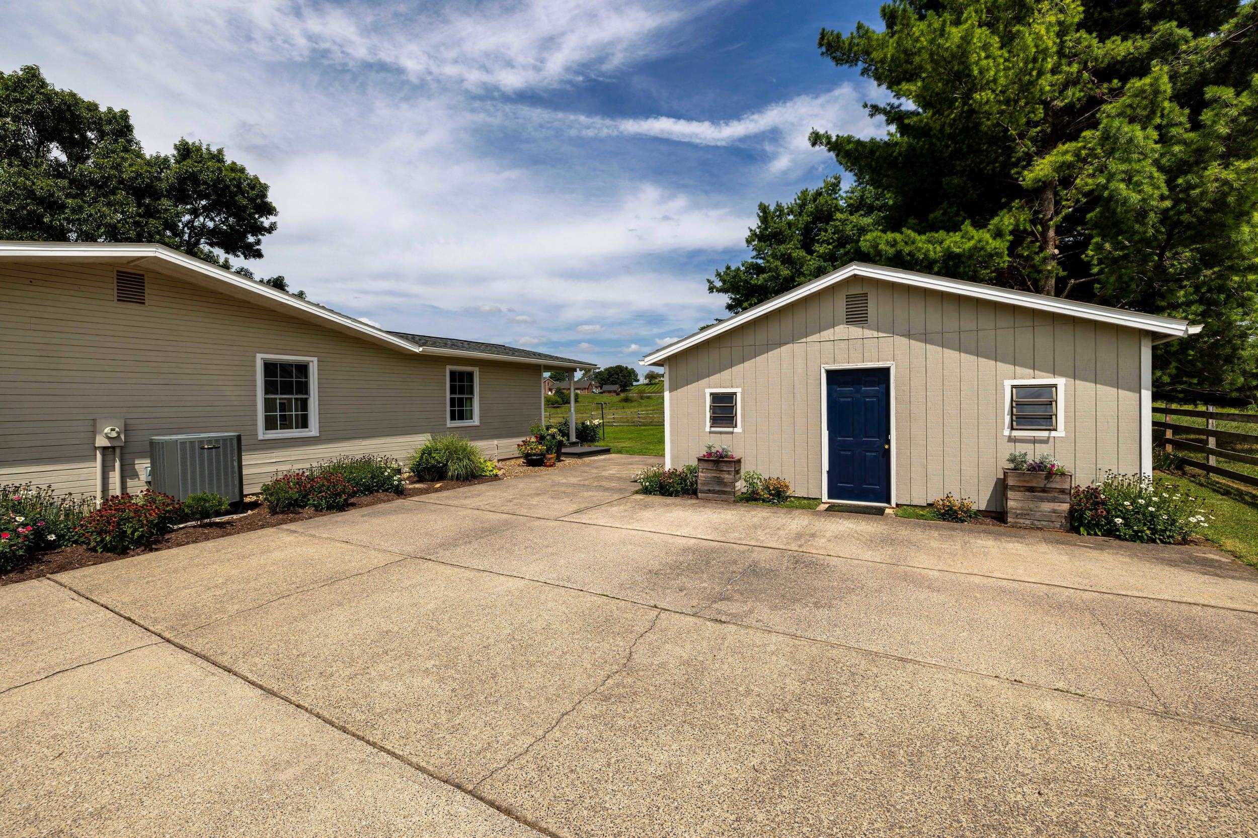 718 WEAVER RD, ROCKINGHAM, Virginia 22802, 4 Bedrooms Bedrooms, ,2 BathroomsBathrooms,Residential,718 WEAVER RD,681016 MLS # 681016