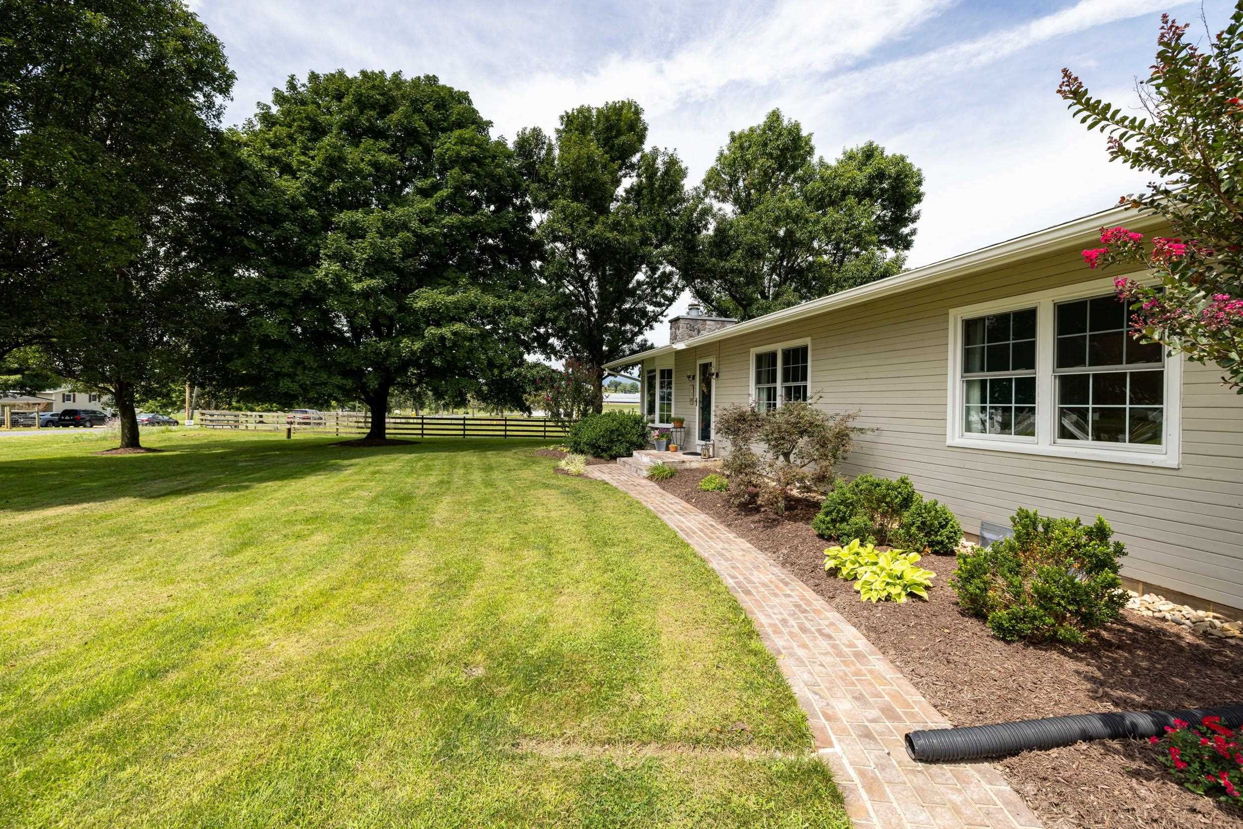 718 WEAVER RD, ROCKINGHAM, Virginia 22802, 4 Bedrooms Bedrooms, ,2 BathroomsBathrooms,Residential,718 WEAVER RD,681016 MLS # 681016
