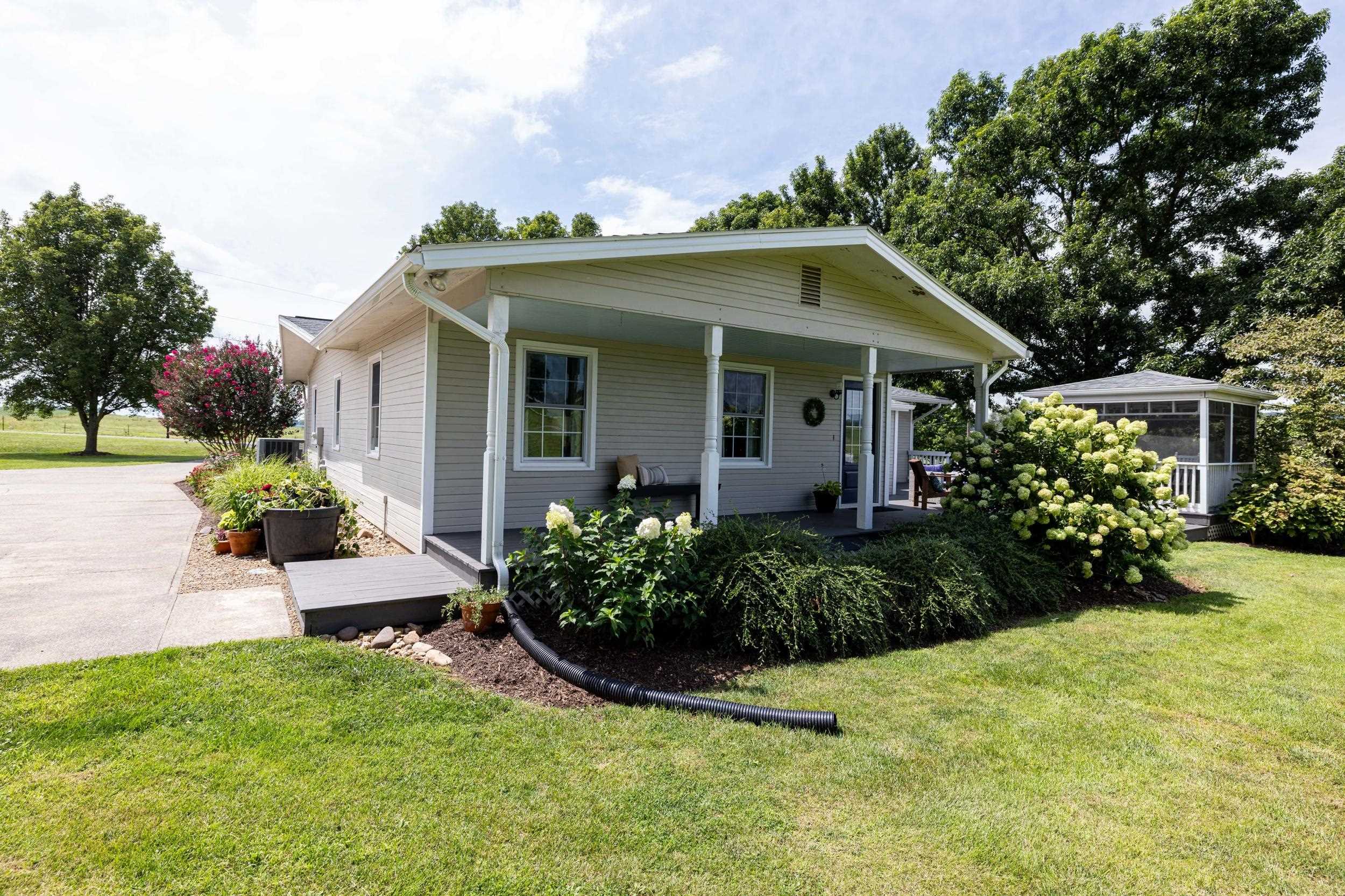 718 WEAVER RD, ROCKINGHAM, Virginia 22802, 4 Bedrooms Bedrooms, ,2 BathroomsBathrooms,Residential,718 WEAVER RD,681016 MLS # 681016
