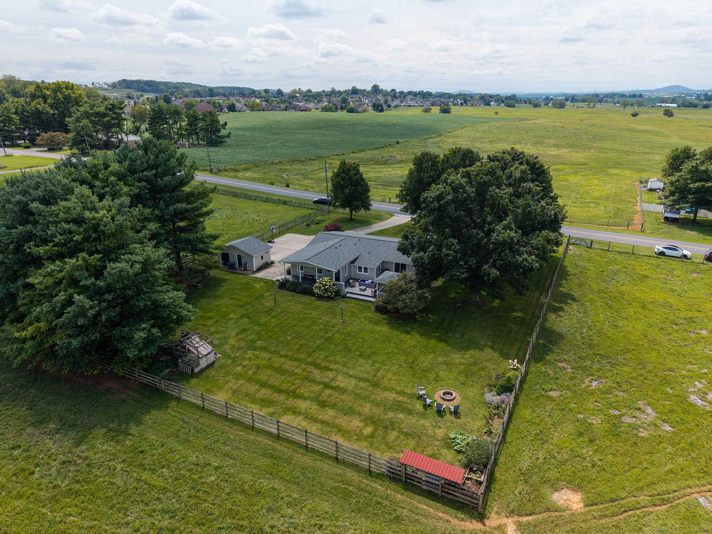 718 WEAVER RD, ROCKINGHAM, Virginia 22802, 4 Bedrooms Bedrooms, ,2 BathroomsBathrooms,Residential,718 WEAVER RD,681016 MLS # 681016