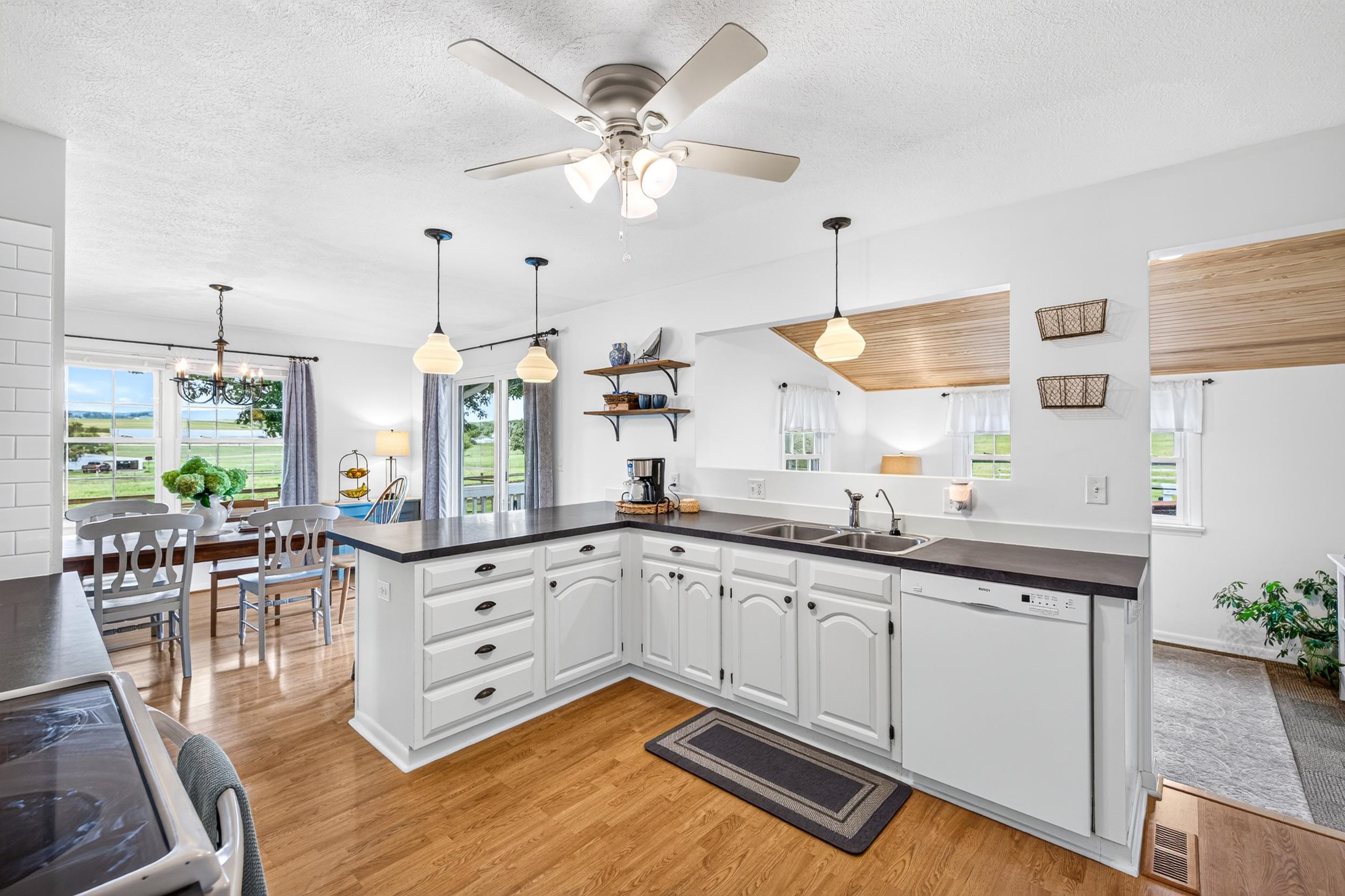 718 WEAVER RD, ROCKINGHAM, Virginia 22802, 4 Bedrooms Bedrooms, ,2 BathroomsBathrooms,Residential,718 WEAVER RD,681016 MLS # 681016