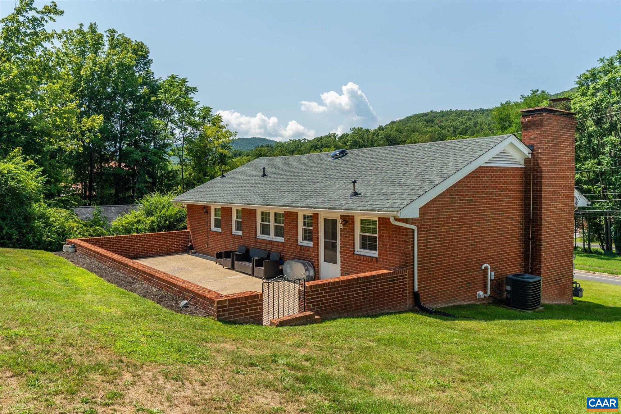 1329 E MAIN ST, WAYNESBORO, Virginia 22980, 9 Bedrooms Bedrooms, ,4 BathroomsBathrooms,Residential,1329 E MAIN ST,681018 MLS # 681018
