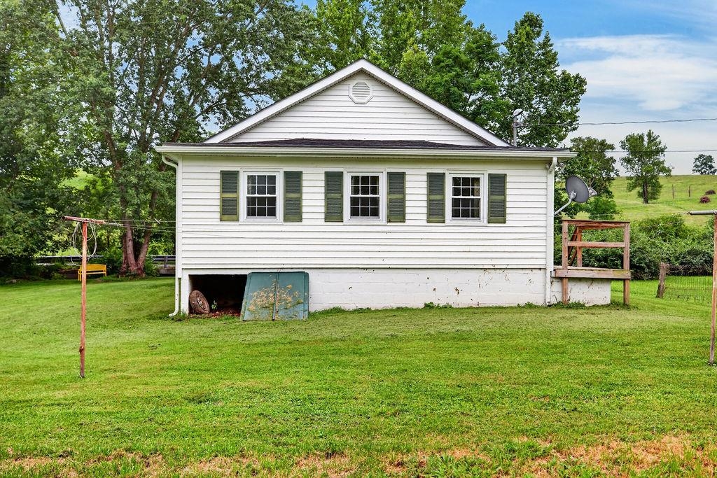 197 WHISKEY CREEK RD, CHURCHVILLE, Virginia 24421, 2 Bedrooms Bedrooms, ,1 BathroomBathrooms,Residential,197 WHISKEY CREEK RD,681023 MLS # 681023 197 WHISKEY CREEK RD, CHURCHVILLE, Virginia 24421, 2 Bedrooms Bedrooms, ,1 BathroomBathrooms,Residential,197 WHISKEY CREEK RD,681023 MLS # 681023