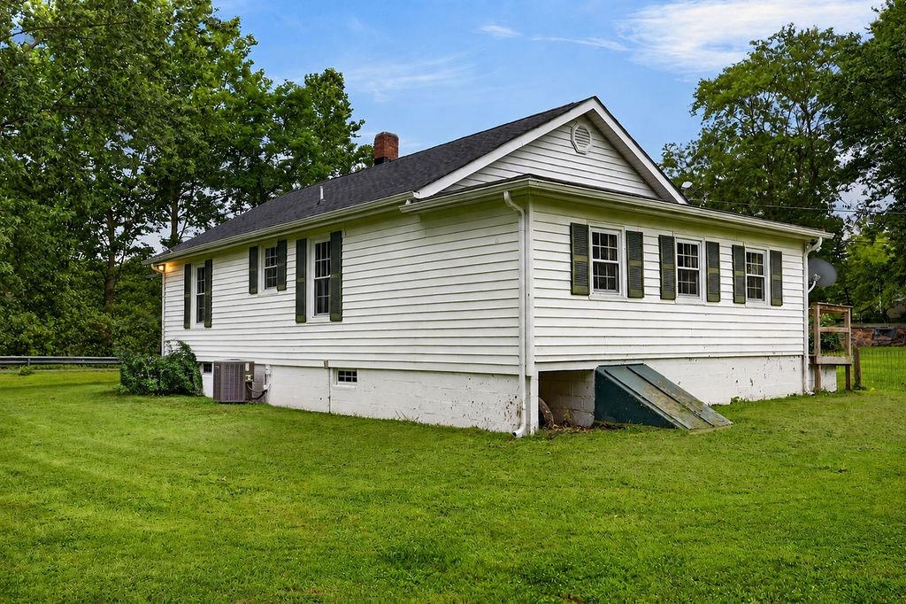 197 WHISKEY CREEK RD, CHURCHVILLE, Virginia 24421, 2 Bedrooms Bedrooms, ,1 BathroomBathrooms,Residential,197 WHISKEY CREEK RD,681023 MLS # 681023 197 WHISKEY CREEK RD, CHURCHVILLE, Virginia 24421, 2 Bedrooms Bedrooms, ,1 BathroomBathrooms,Residential,197 WHISKEY CREEK RD,681023 MLS # 681023