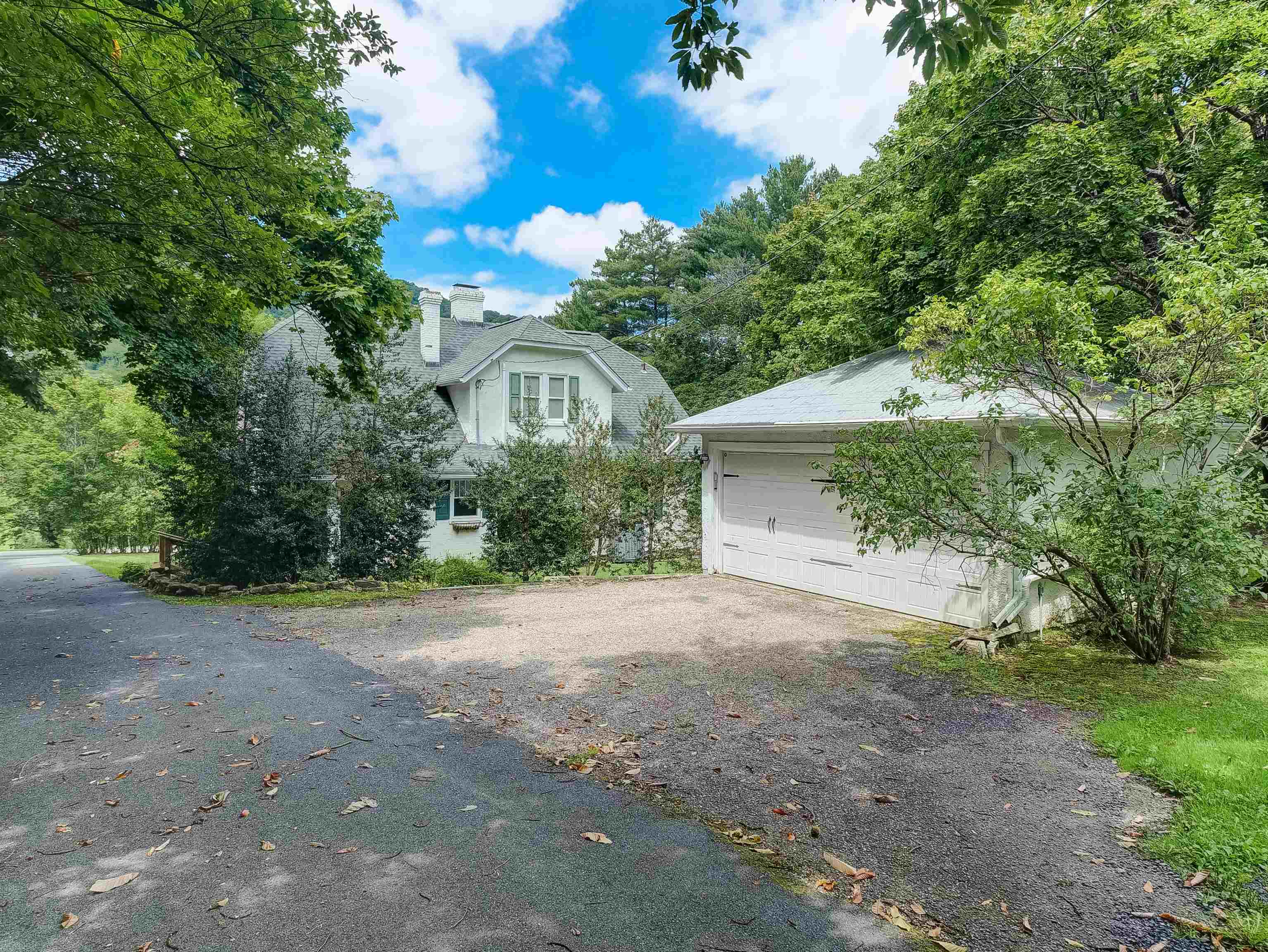 8966 SAM SNEAD HWY, HOT SPRINGS, Virginia 24445, 4 Bedrooms Bedrooms, ,2 BathroomsBathrooms,Residential,8966 SAM SNEAD HWY,681024 MLS # 681024 8966 SAM SNEAD HWY, HOT SPRINGS, Virginia 24445, 4 Bedrooms Bedrooms, ,2 BathroomsBathrooms,Residential,8966 SAM SNEAD HWY,681024 MLS # 681024