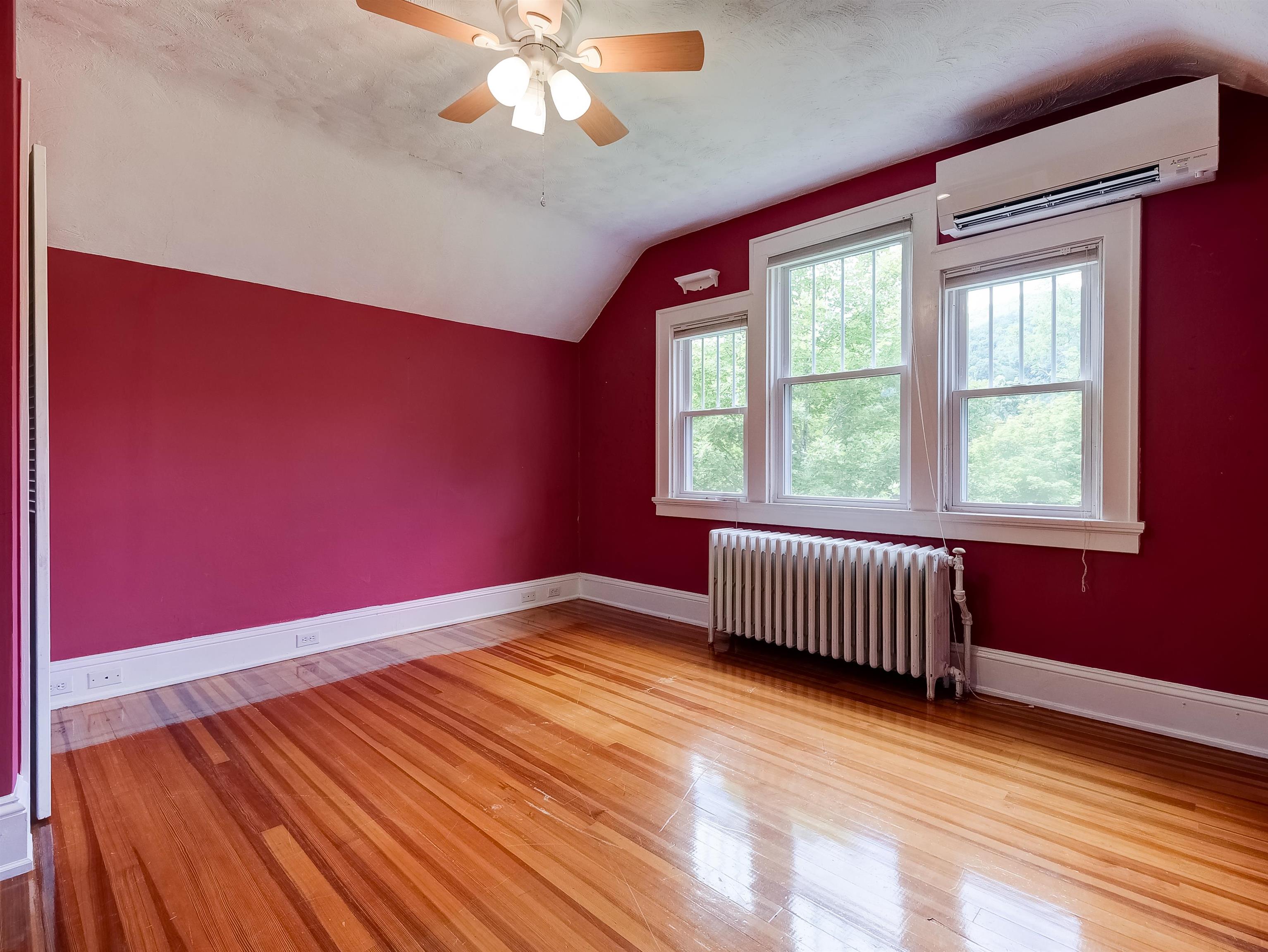8966 SAM SNEAD HWY, HOT SPRINGS, Virginia 24445, 4 Bedrooms Bedrooms, ,2 BathroomsBathrooms,Residential,8966 SAM SNEAD HWY,681024 MLS # 681024 8966 SAM SNEAD HWY, HOT SPRINGS, Virginia 24445, 4 Bedrooms Bedrooms, ,2 BathroomsBathrooms,Residential,8966 SAM SNEAD HWY,681024 MLS # 681024