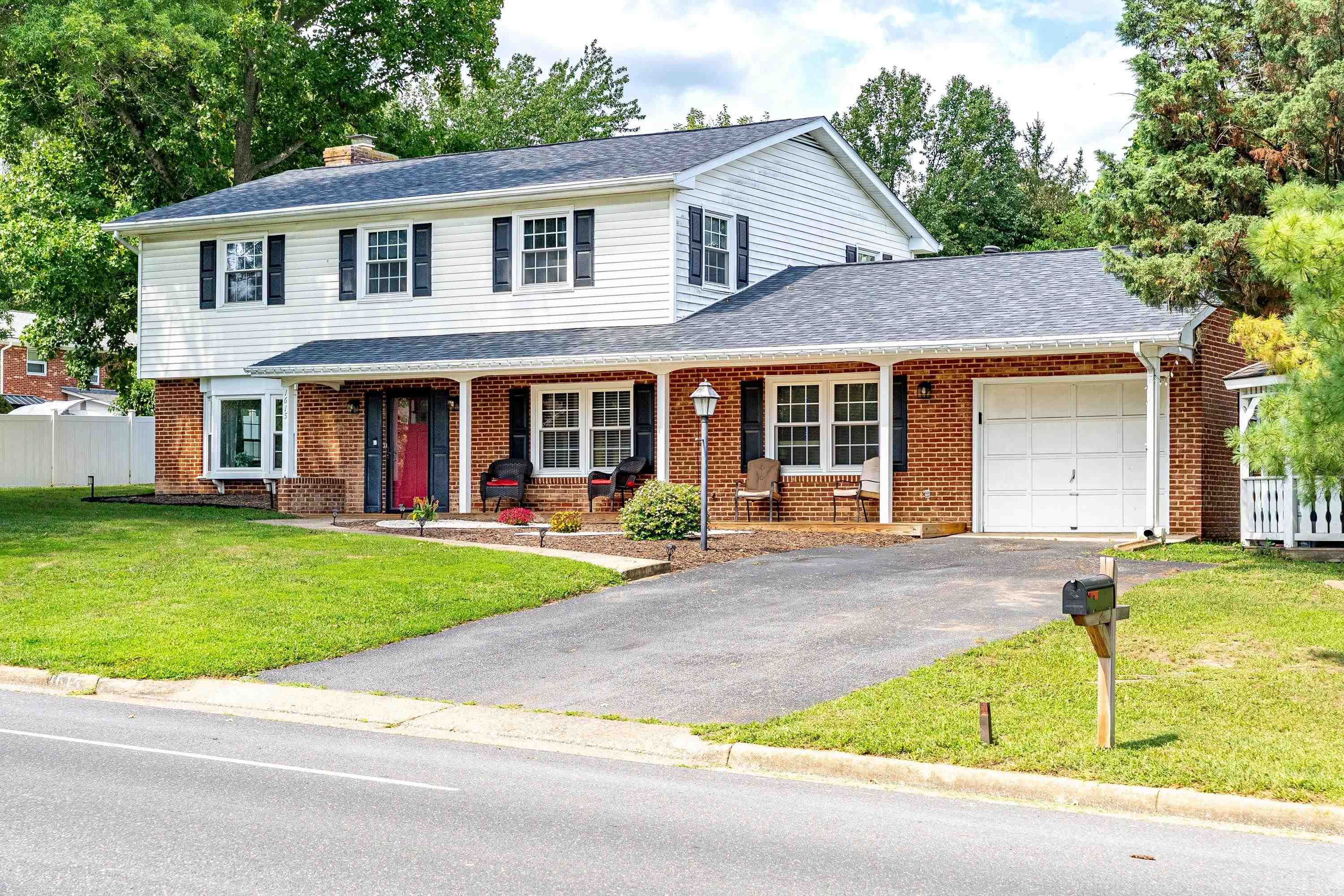 1615 CENTRAL AVE, HARRISONBURG, Virginia 22801, 5 Bedrooms Bedrooms, ,2 BathroomsBathrooms,Residential,1615 CENTRAL AVE,681032 MLS # 681032 1615 CENTRAL AVE, HARRISONBURG, Virginia 22801, 5 Bedrooms Bedrooms, ,2 BathroomsBathrooms,Residential,1615 CENTRAL AVE,681032 MLS # 681032