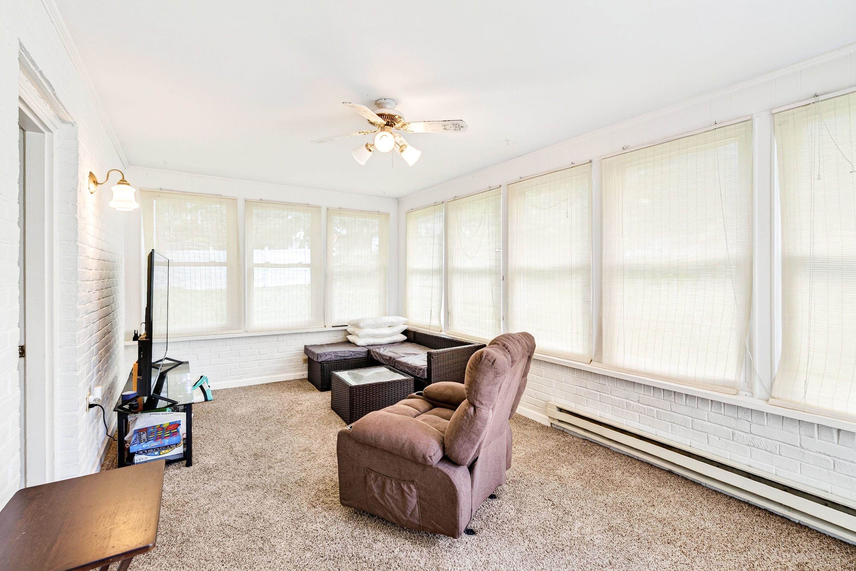 1615 CENTRAL AVE, HARRISONBURG, Virginia 22801, 5 Bedrooms Bedrooms, ,2 BathroomsBathrooms,Residential,1615 CENTRAL AVE,681032 MLS # 681032 1615 CENTRAL AVE, HARRISONBURG, Virginia 22801, 5 Bedrooms Bedrooms, ,2 BathroomsBathrooms,Residential,1615 CENTRAL AVE,681032 MLS # 681032
