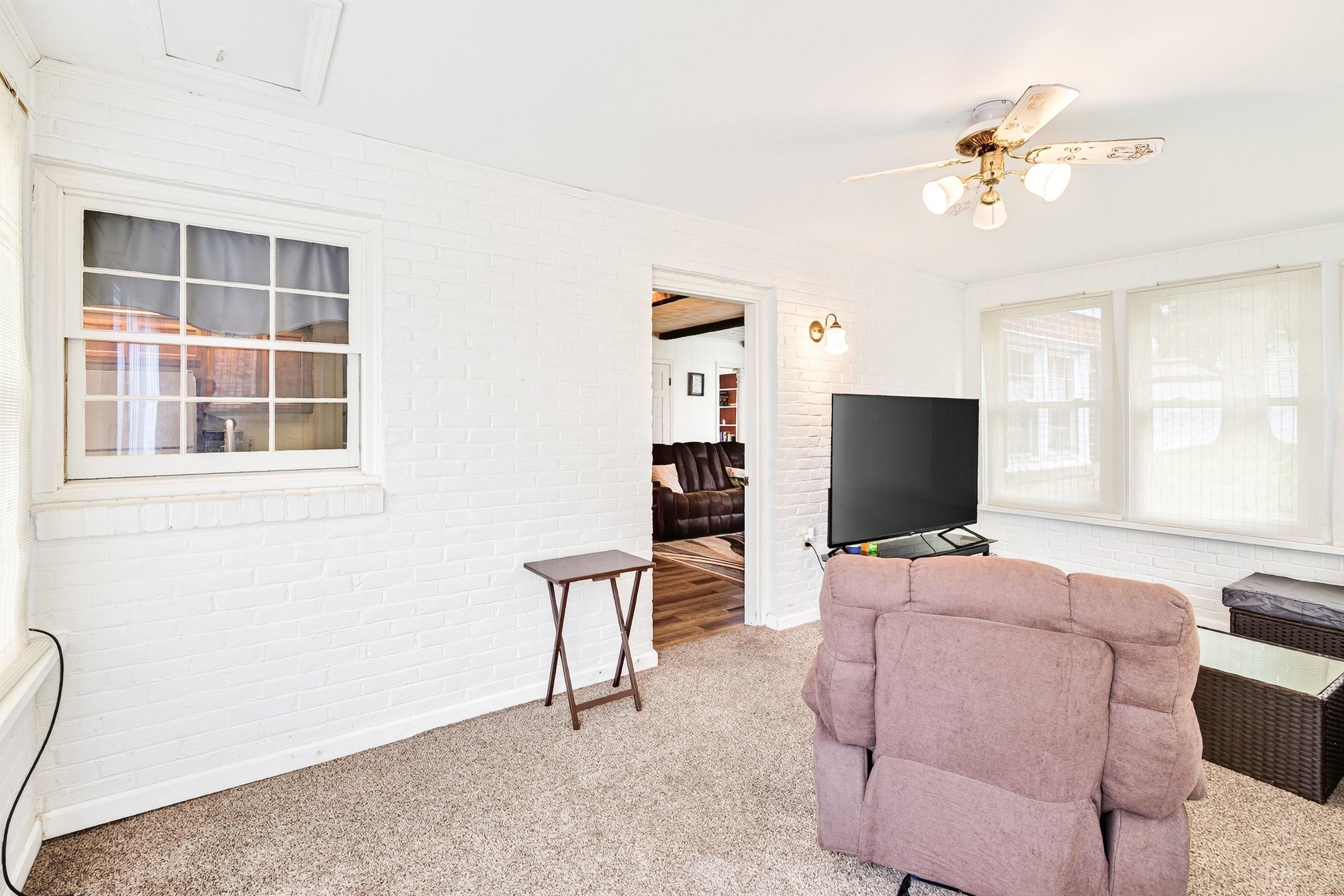 1615 CENTRAL AVE, HARRISONBURG, Virginia 22801, 5 Bedrooms Bedrooms, ,2 BathroomsBathrooms,Residential,1615 CENTRAL AVE,681032 MLS # 681032 1615 CENTRAL AVE, HARRISONBURG, Virginia 22801, 5 Bedrooms Bedrooms, ,2 BathroomsBathrooms,Residential,1615 CENTRAL AVE,681032 MLS # 681032