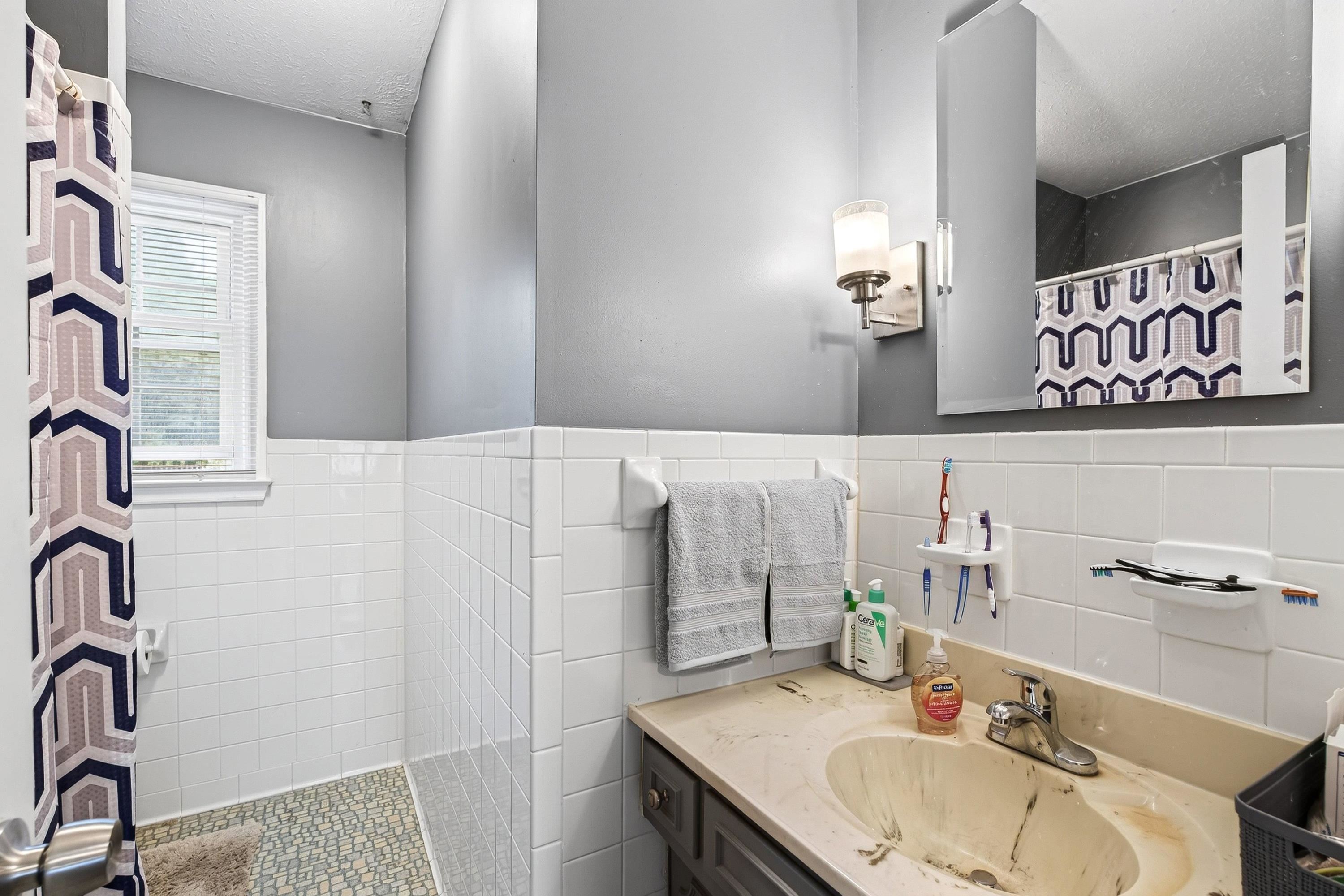 1615 CENTRAL AVE, HARRISONBURG, Virginia 22801, 5 Bedrooms Bedrooms, ,2 BathroomsBathrooms,Residential,1615 CENTRAL AVE,681032 MLS # 681032 1615 CENTRAL AVE, HARRISONBURG, Virginia 22801, 5 Bedrooms Bedrooms, ,2 BathroomsBathrooms,Residential,1615 CENTRAL AVE,681032 MLS # 681032