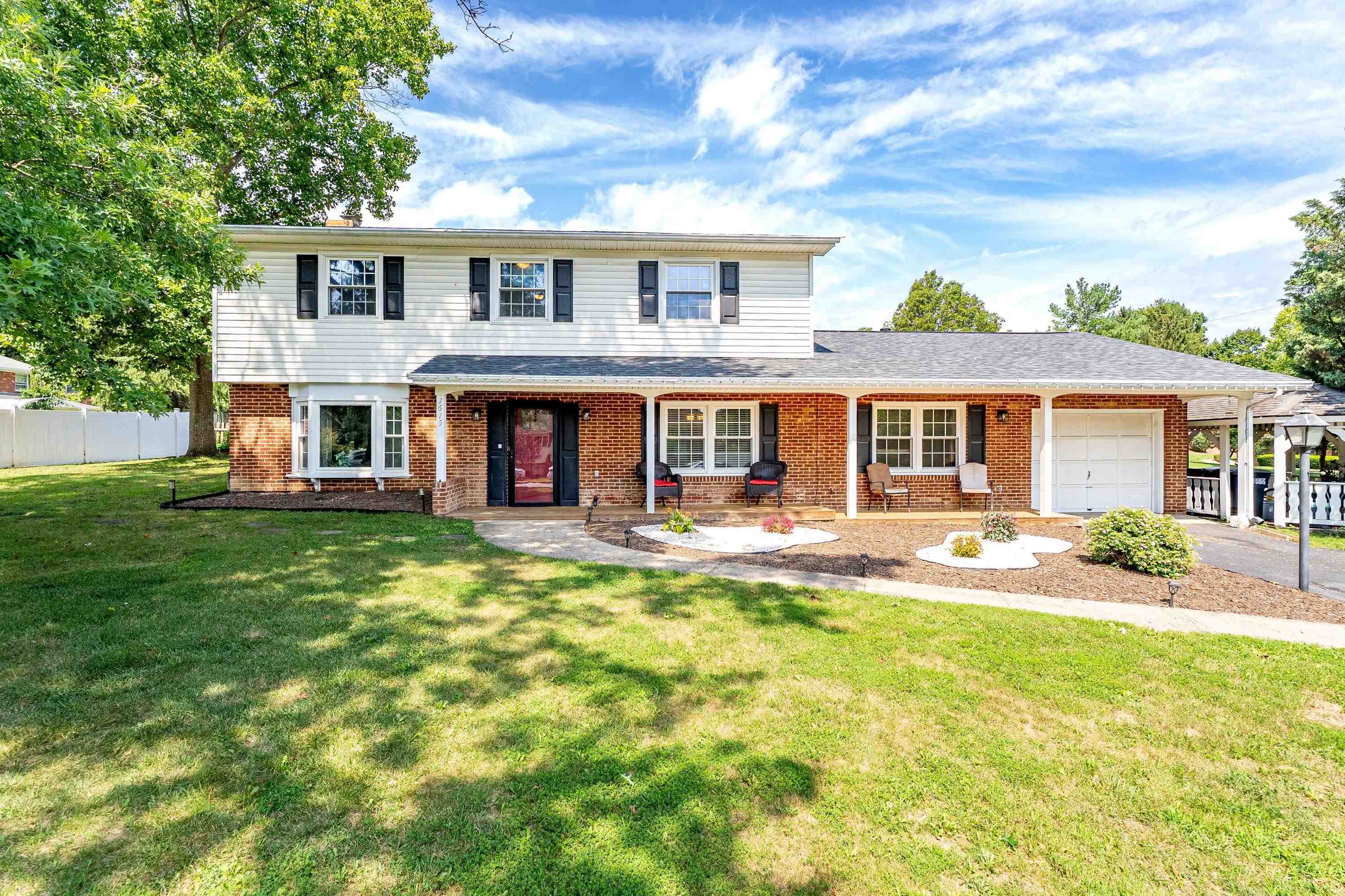 1615 CENTRAL AVE, HARRISONBURG, Virginia 22801, 5 Bedrooms Bedrooms, ,2 BathroomsBathrooms,Residential,1615 CENTRAL AVE,681032 MLS # 681032 1615 CENTRAL AVE, HARRISONBURG, Virginia 22801, 5 Bedrooms Bedrooms, ,2 BathroomsBathrooms,Residential,1615 CENTRAL AVE,681032 MLS # 681032