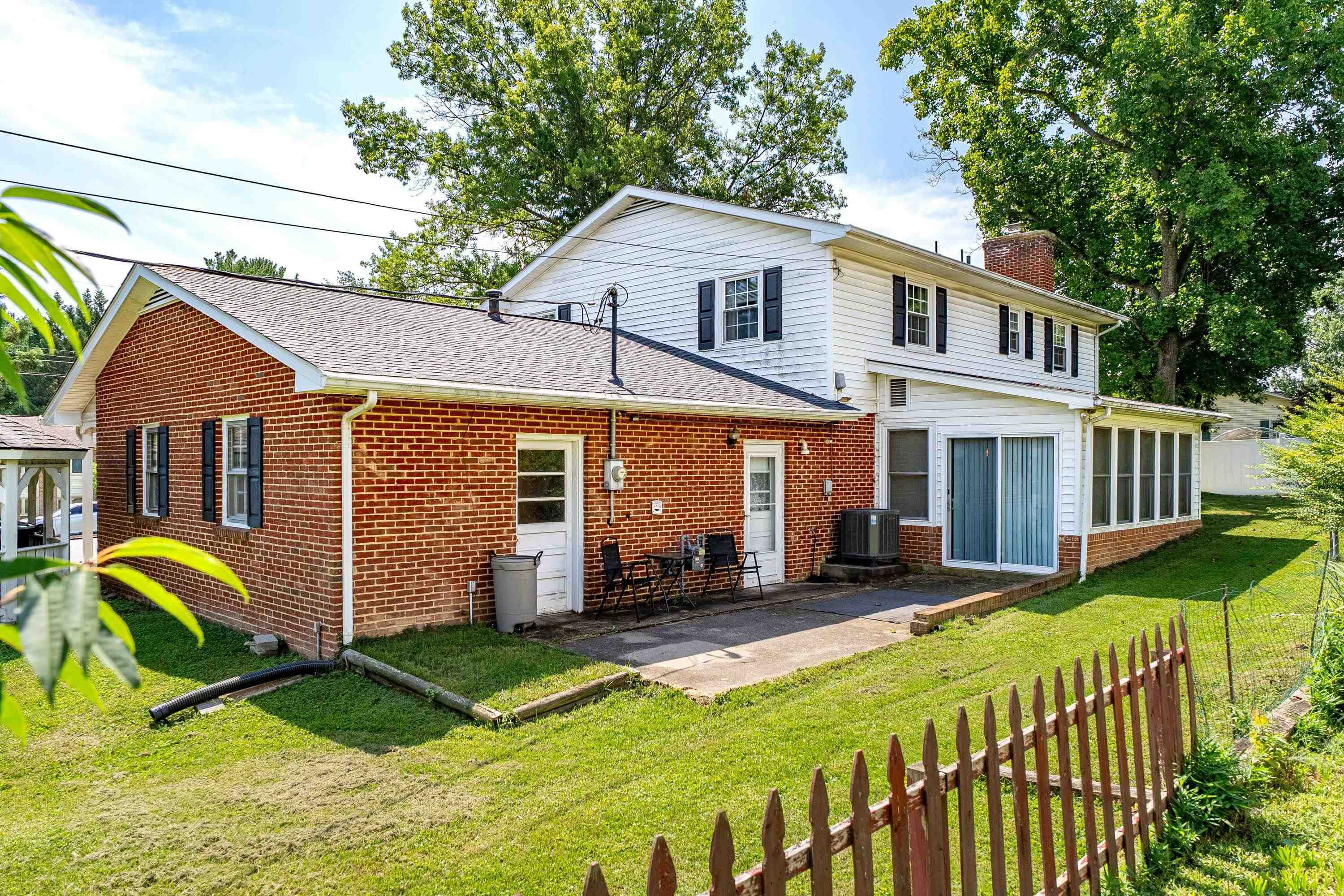 1615 CENTRAL AVE, HARRISONBURG, Virginia 22801, 5 Bedrooms Bedrooms, ,2 BathroomsBathrooms,Residential,1615 CENTRAL AVE,681032 MLS # 681032 1615 CENTRAL AVE, HARRISONBURG, Virginia 22801, 5 Bedrooms Bedrooms, ,2 BathroomsBathrooms,Residential,1615 CENTRAL AVE,681032 MLS # 681032
