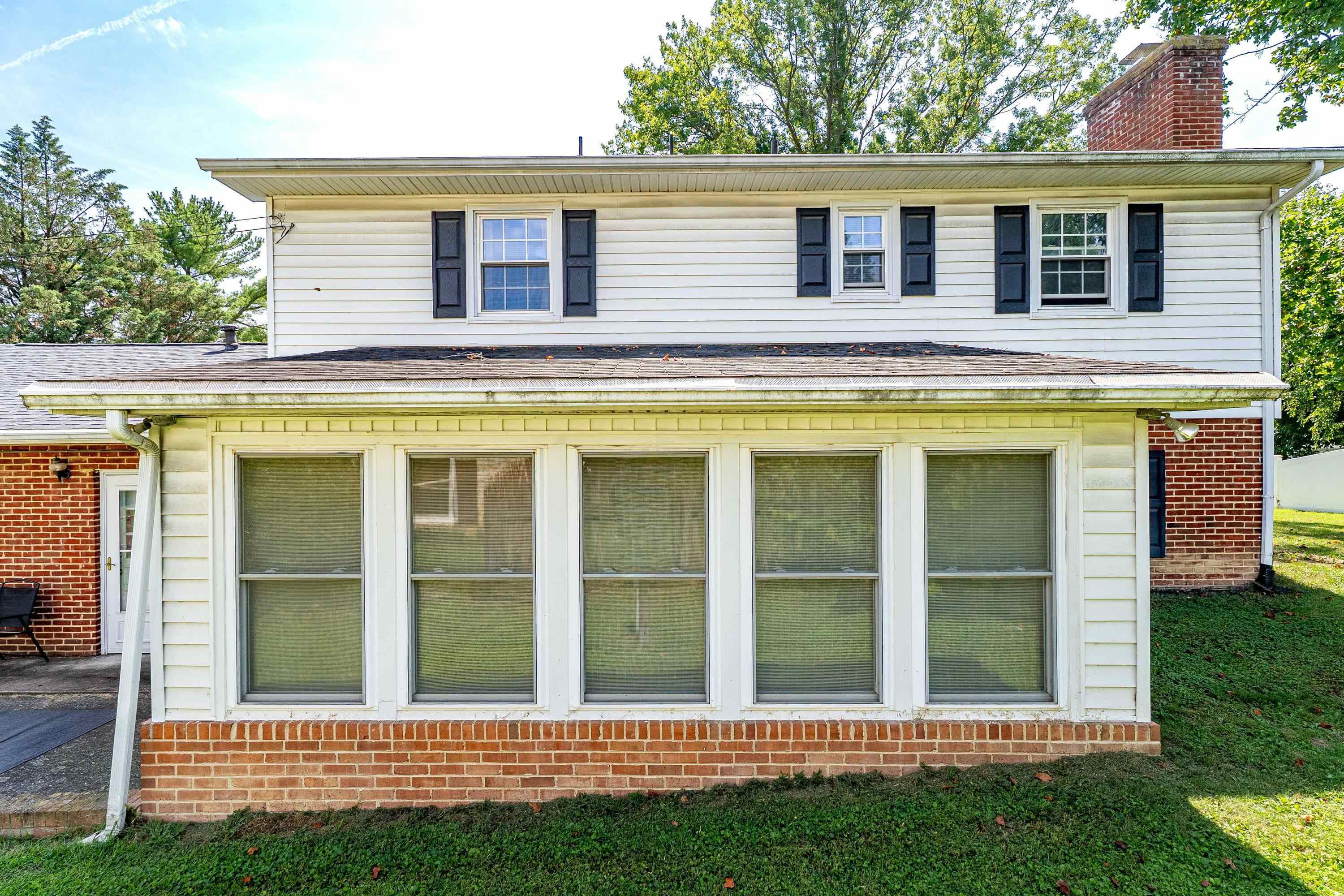 1615 CENTRAL AVE, HARRISONBURG, Virginia 22801, 5 Bedrooms Bedrooms, ,2 BathroomsBathrooms,Residential,1615 CENTRAL AVE,681032 MLS # 681032 1615 CENTRAL AVE, HARRISONBURG, Virginia 22801, 5 Bedrooms Bedrooms, ,2 BathroomsBathrooms,Residential,1615 CENTRAL AVE,681032 MLS # 681032