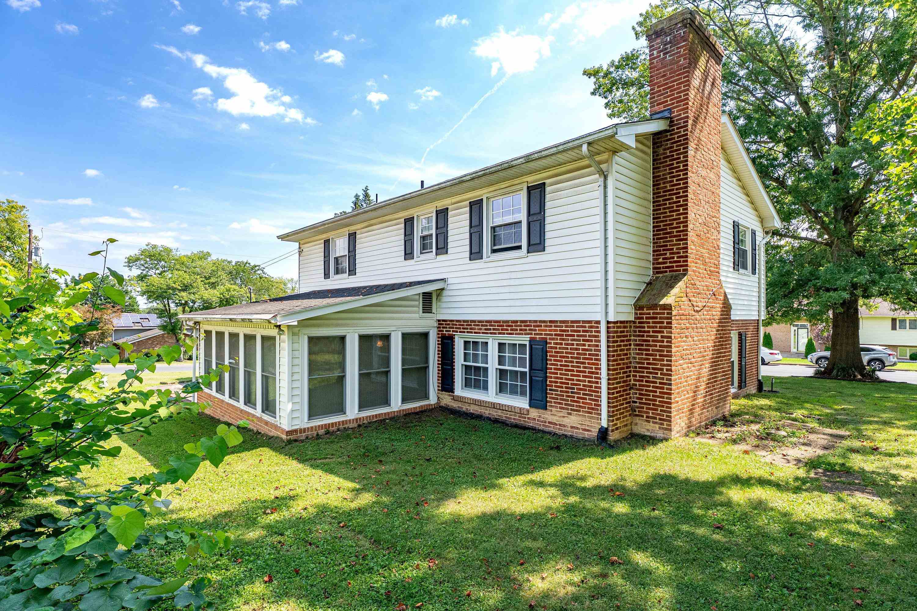 1615 CENTRAL AVE, HARRISONBURG, Virginia 22801, 5 Bedrooms Bedrooms, ,2 BathroomsBathrooms,Residential,1615 CENTRAL AVE,681032 MLS # 681032 1615 CENTRAL AVE, HARRISONBURG, Virginia 22801, 5 Bedrooms Bedrooms, ,2 BathroomsBathrooms,Residential,1615 CENTRAL AVE,681032 MLS # 681032