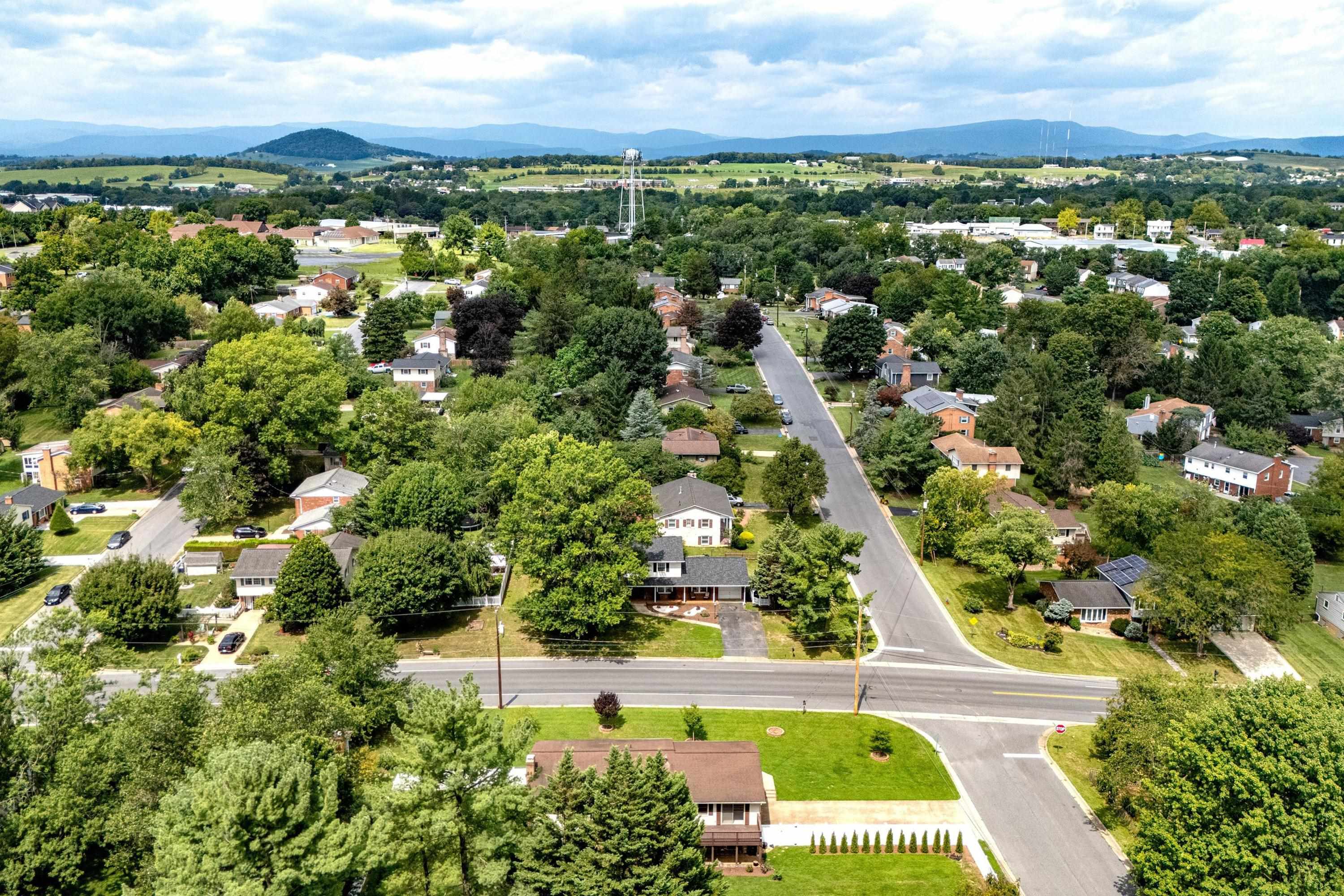 1615 CENTRAL AVE, HARRISONBURG, Virginia 22801, 5 Bedrooms Bedrooms, ,2 BathroomsBathrooms,Residential,1615 CENTRAL AVE,681032 MLS # 681032 1615 CENTRAL AVE, HARRISONBURG, Virginia 22801, 5 Bedrooms Bedrooms, ,2 BathroomsBathrooms,Residential,1615 CENTRAL AVE,681032 MLS # 681032