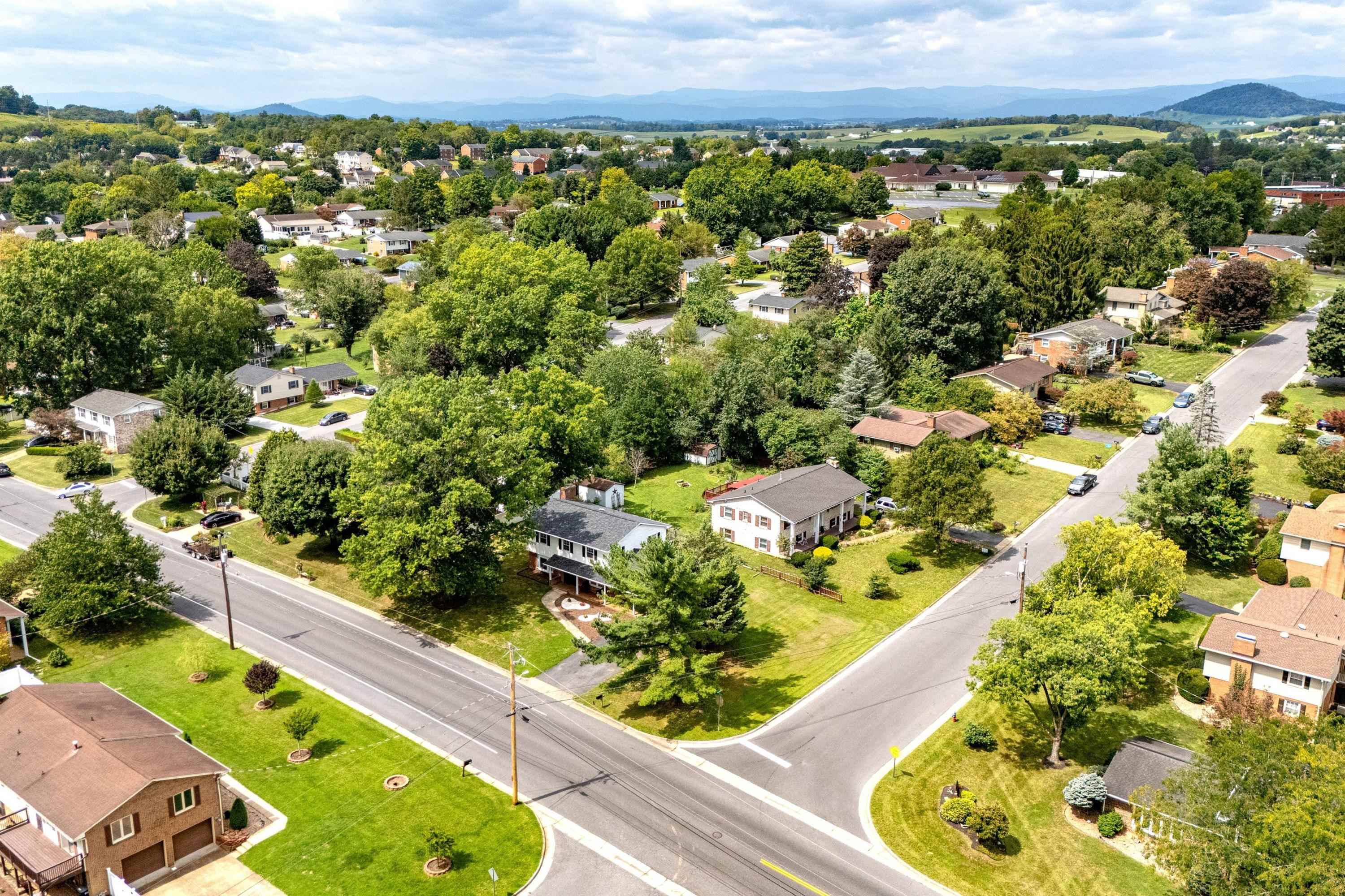 1615 CENTRAL AVE, HARRISONBURG, Virginia 22801, 5 Bedrooms Bedrooms, ,2 BathroomsBathrooms,Residential,1615 CENTRAL AVE,681032 MLS # 681032 1615 CENTRAL AVE, HARRISONBURG, Virginia 22801, 5 Bedrooms Bedrooms, ,2 BathroomsBathrooms,Residential,1615 CENTRAL AVE,681032 MLS # 681032