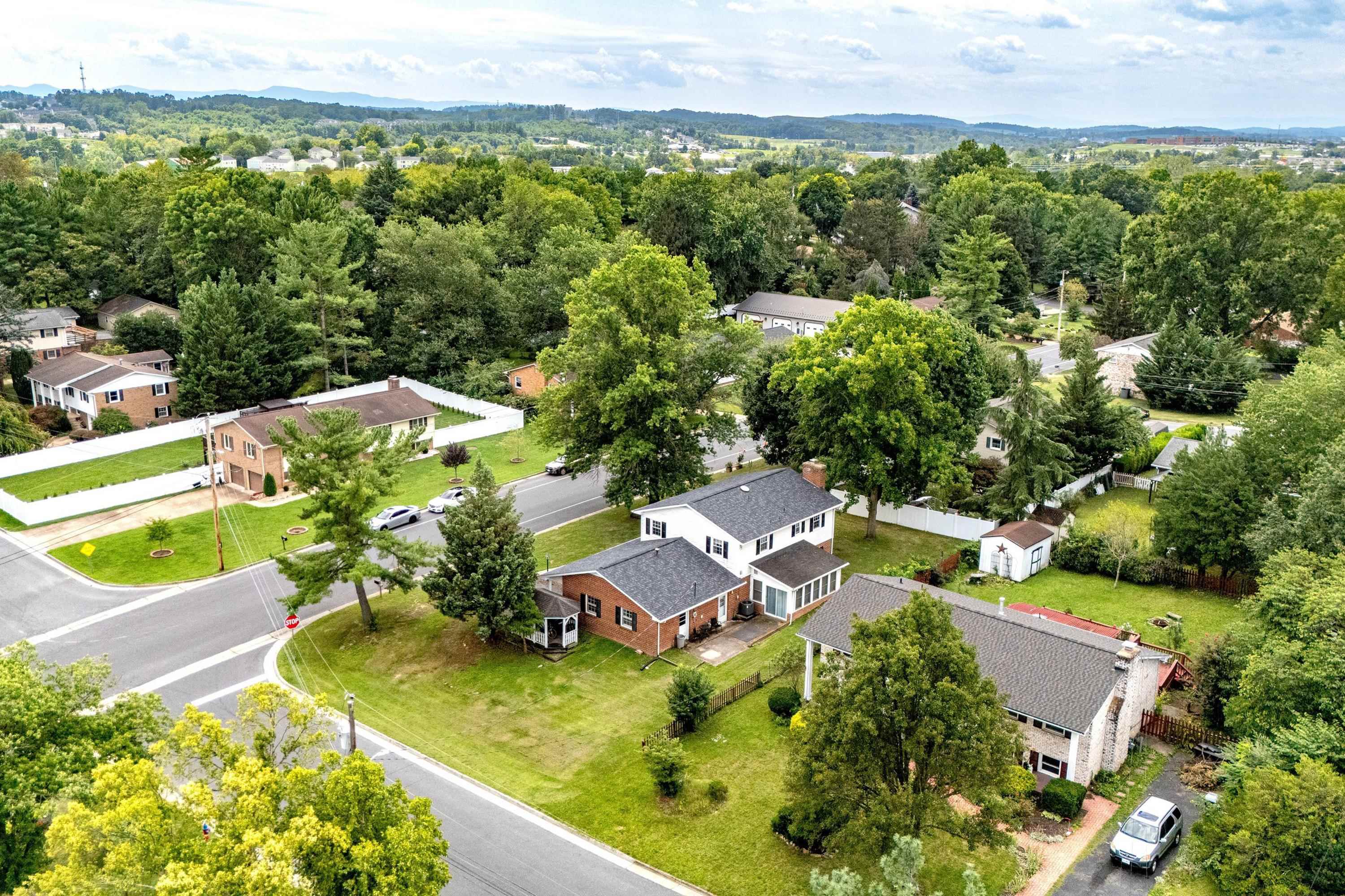 1615 CENTRAL AVE, HARRISONBURG, Virginia 22801, 5 Bedrooms Bedrooms, ,2 BathroomsBathrooms,Residential,1615 CENTRAL AVE,681032 MLS # 681032 1615 CENTRAL AVE, HARRISONBURG, Virginia 22801, 5 Bedrooms Bedrooms, ,2 BathroomsBathrooms,Residential,1615 CENTRAL AVE,681032 MLS # 681032