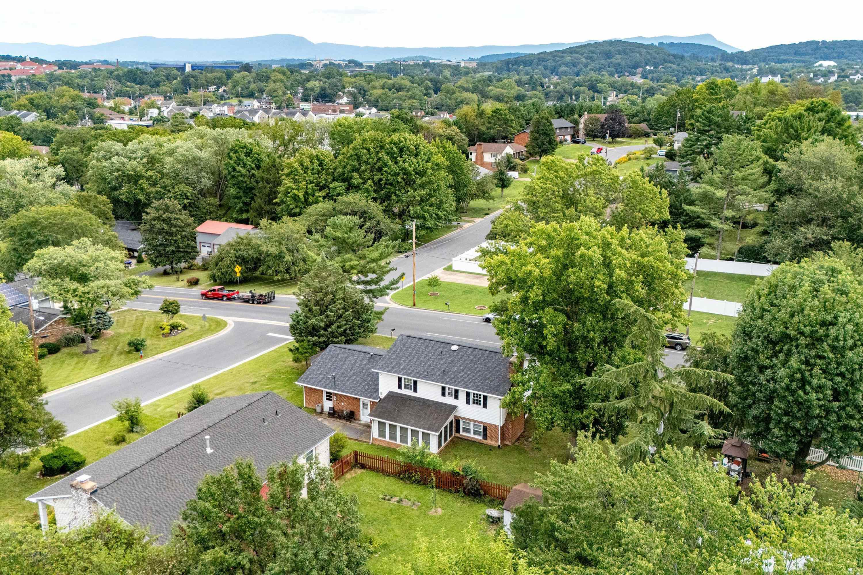 1615 CENTRAL AVE, HARRISONBURG, Virginia 22801, 5 Bedrooms Bedrooms, ,2 BathroomsBathrooms,Residential,1615 CENTRAL AVE,681032 MLS # 681032 1615 CENTRAL AVE, HARRISONBURG, Virginia 22801, 5 Bedrooms Bedrooms, ,2 BathroomsBathrooms,Residential,1615 CENTRAL AVE,681032 MLS # 681032