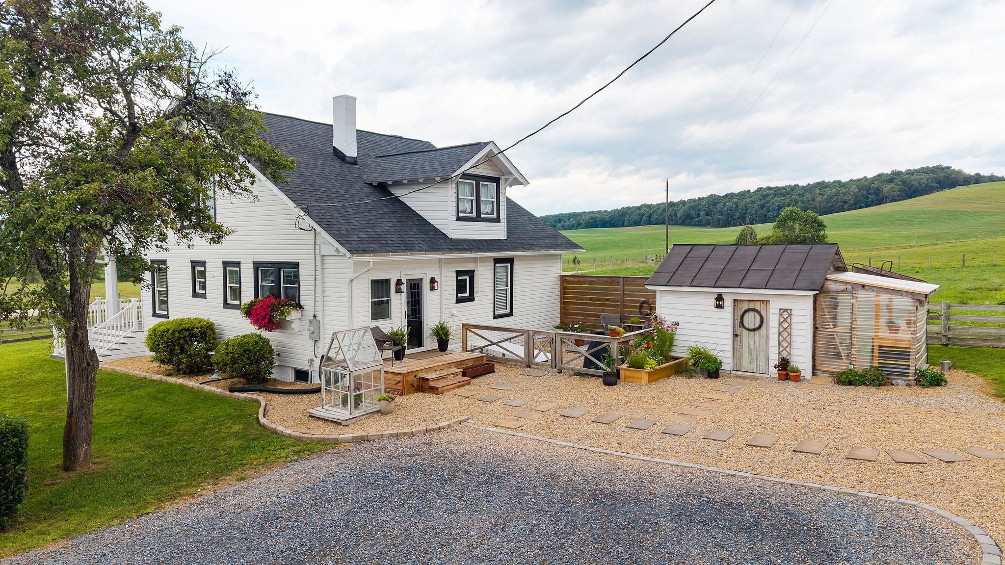 3392 MIDDLEBROOK RD, STAUNTON, Virginia 24401, 3 Bedrooms Bedrooms, ,2 BathroomsBathrooms,Residential,3392 MIDDLEBROOK RD,681034 MLS # 681034 3392 MIDDLEBROOK RD, STAUNTON, Virginia 24401, 3 Bedrooms Bedrooms, ,2 BathroomsBathrooms,Residential,3392 MIDDLEBROOK RD,681034 MLS # 681034