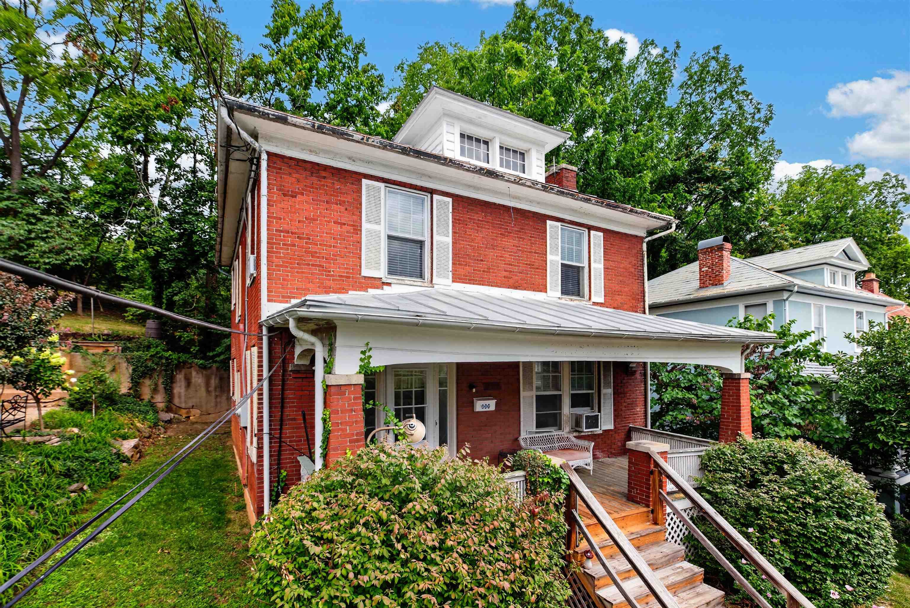 237 SYCAMORE ST, STAUNTON, Virginia 24401, 3 Bedrooms Bedrooms, ,1 BathroomBathrooms,Residential,237 SYCAMORE ST,681037 MLS # 681037