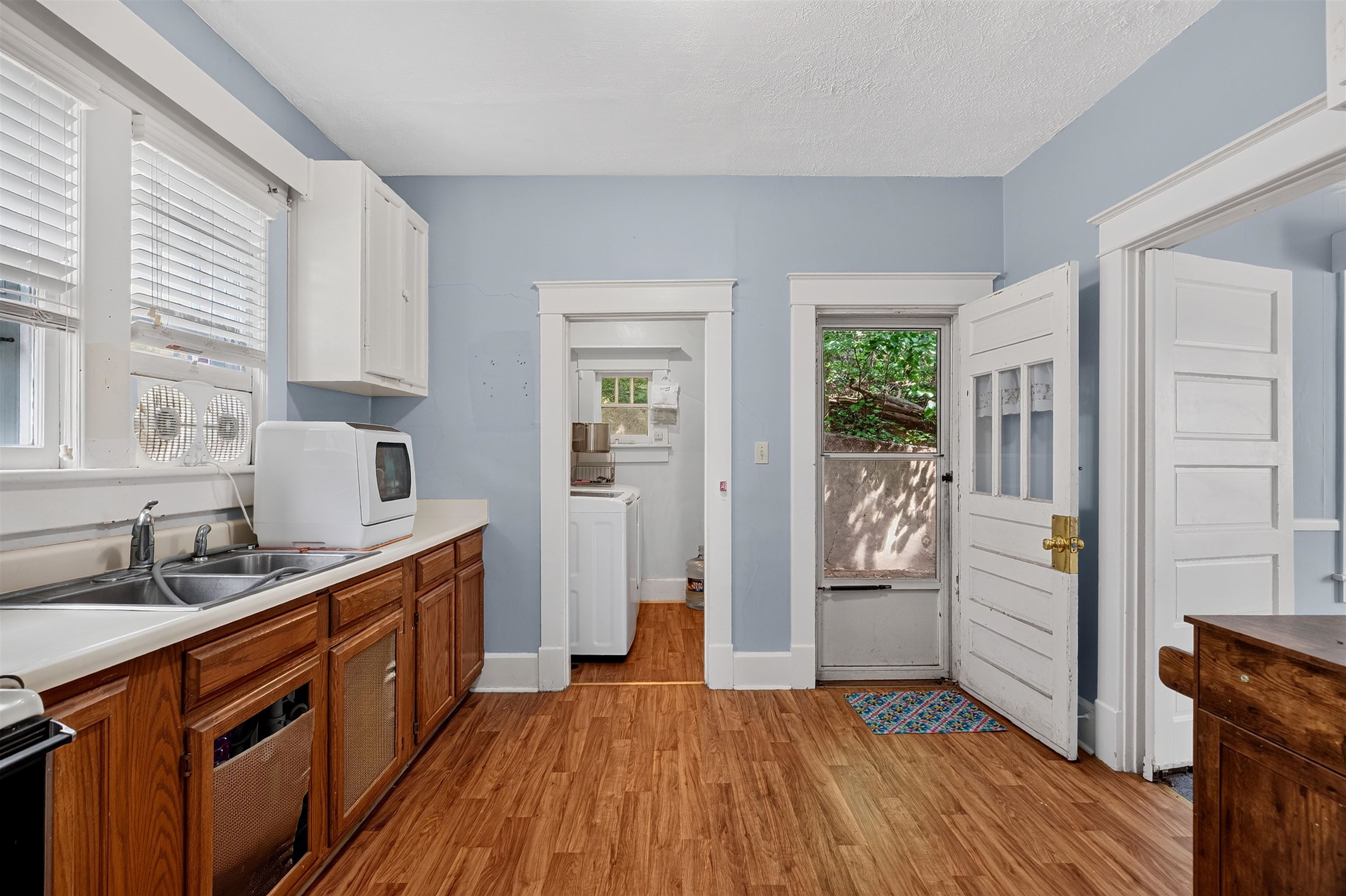237 SYCAMORE ST, STAUNTON, Virginia 24401, 3 Bedrooms Bedrooms, ,1 BathroomBathrooms,Residential,237 SYCAMORE ST,681037 MLS # 681037