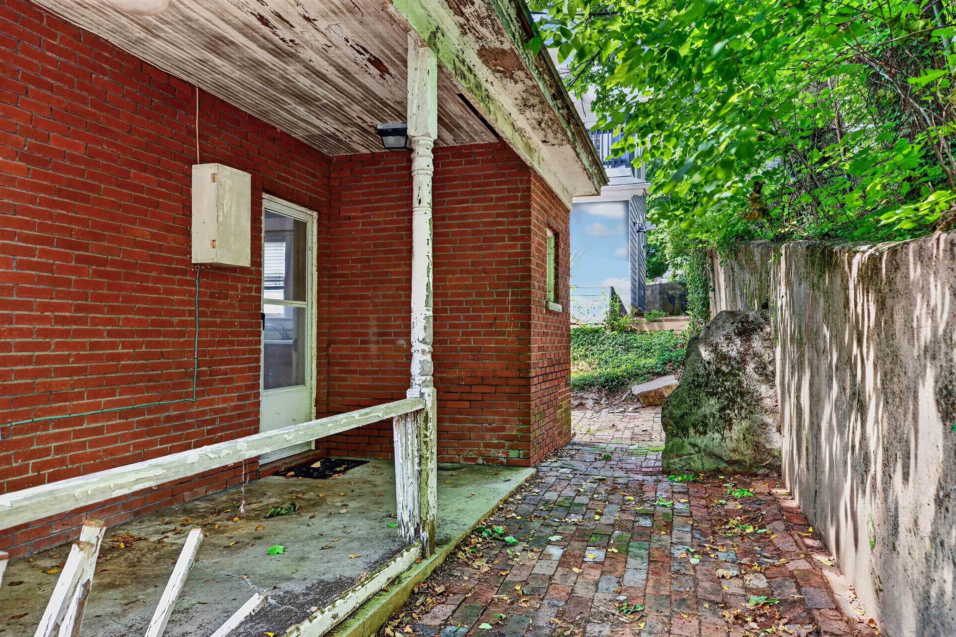 237 SYCAMORE ST, STAUNTON, Virginia 24401, 3 Bedrooms Bedrooms, ,1 BathroomBathrooms,Residential,237 SYCAMORE ST,681037 MLS # 681037