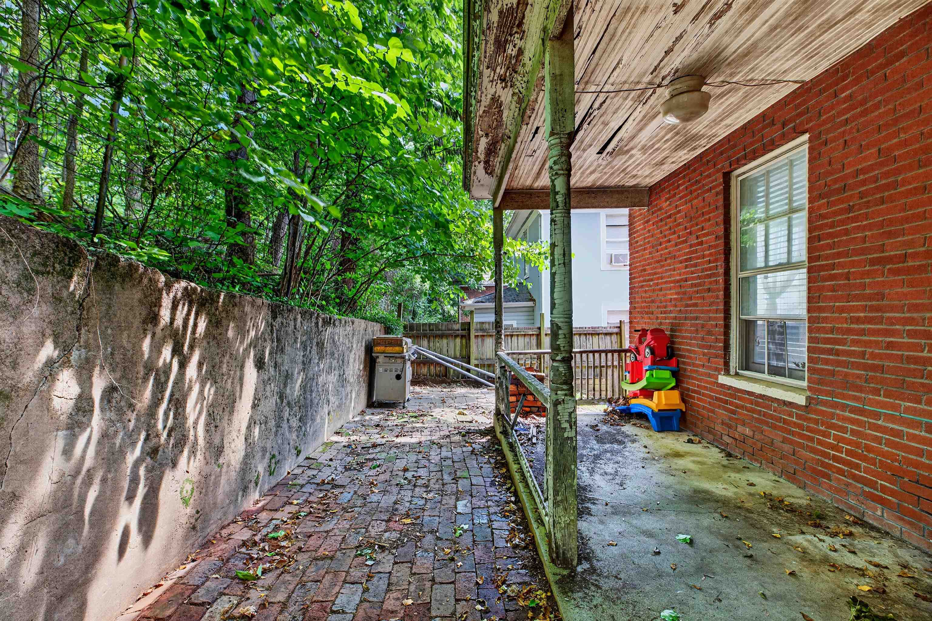 237 SYCAMORE ST, STAUNTON, Virginia 24401, 3 Bedrooms Bedrooms, ,1 BathroomBathrooms,Residential,237 SYCAMORE ST,681037 MLS # 681037